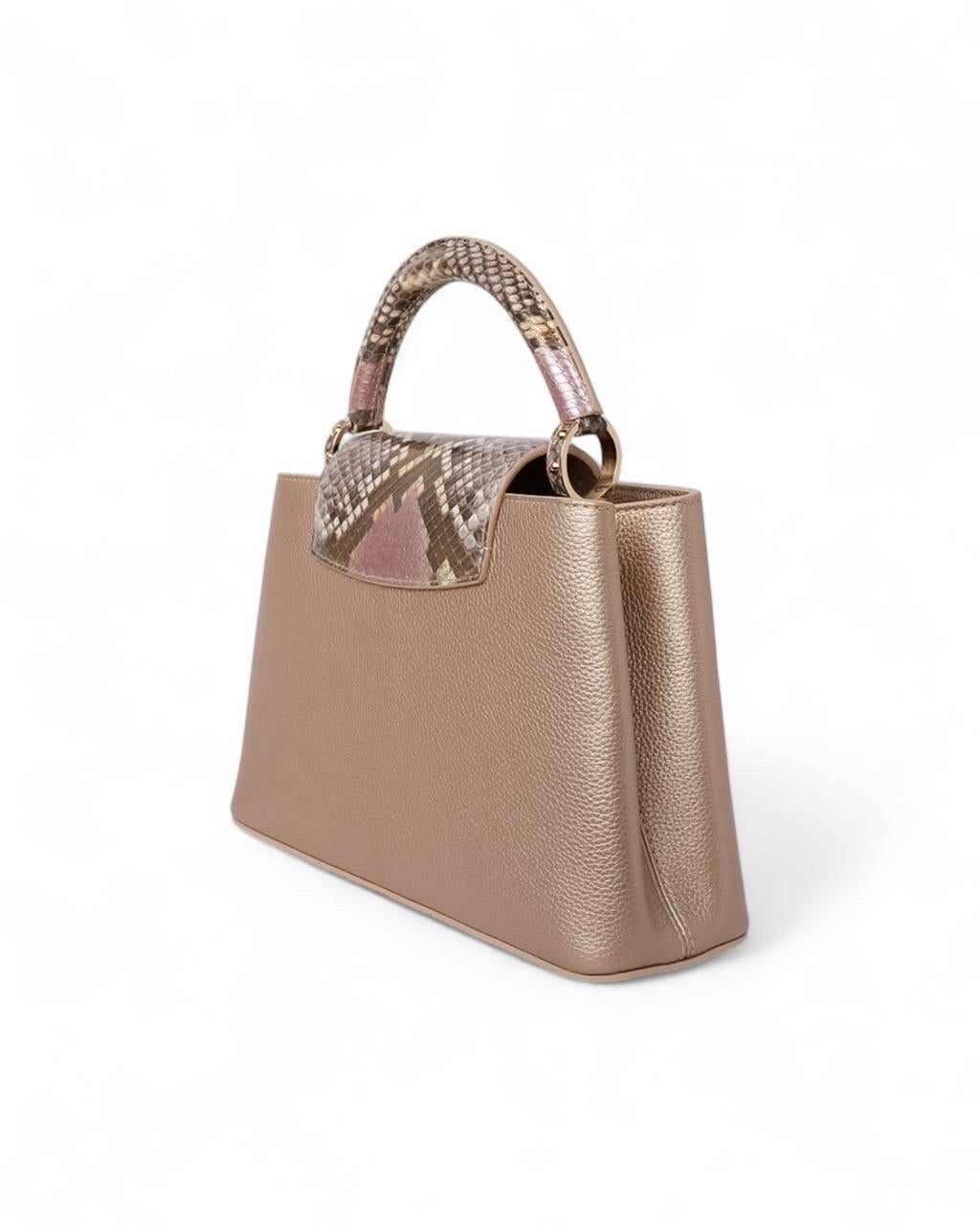 Borsa a tracolla Louis Vuitton Capucines BB Pitone Oro In Good Condition In Torre Del Greco, IT