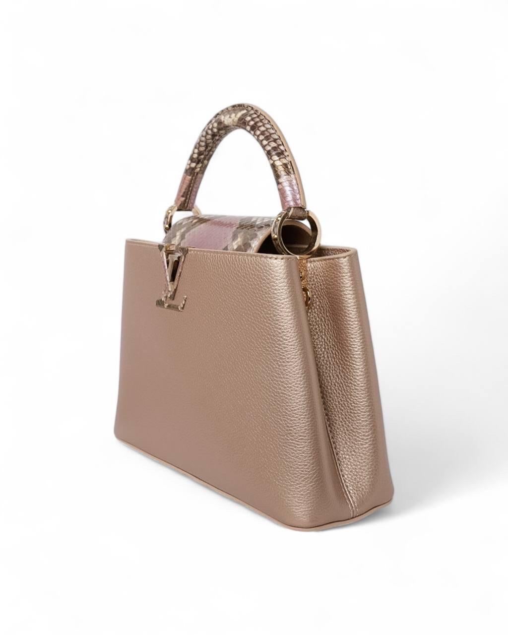 Women's Borsa a tracolla Louis Vuitton Capucines BB Pitone Oro