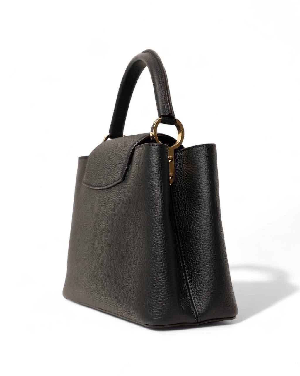 Borsa a Tracolla Louis Vuitton Capucines MM Nera In condizioni buone in vendita a Torre Del Greco, IT