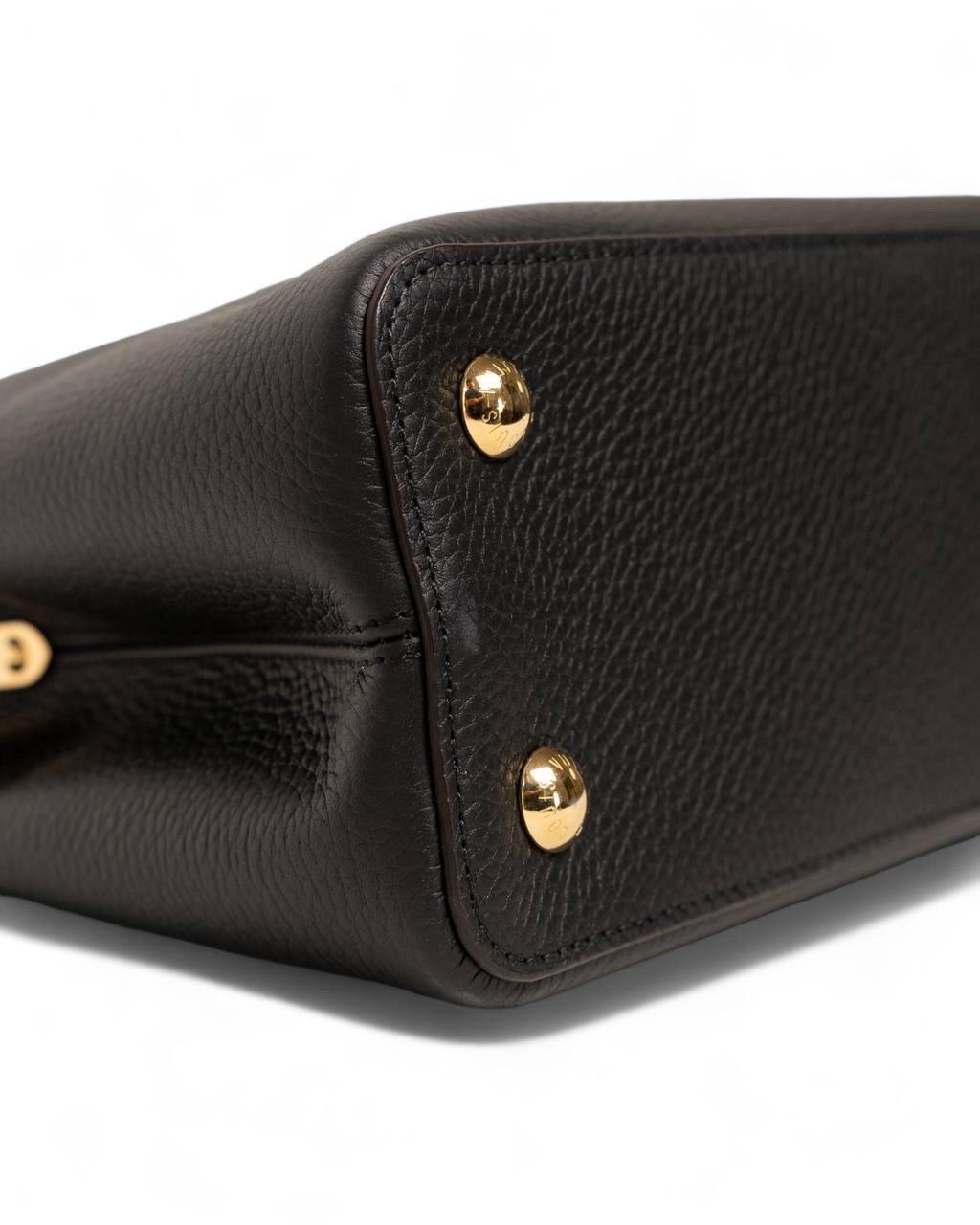 Borsa a Tracolla Louis Vuitton Capucines MM Nera in vendita 1