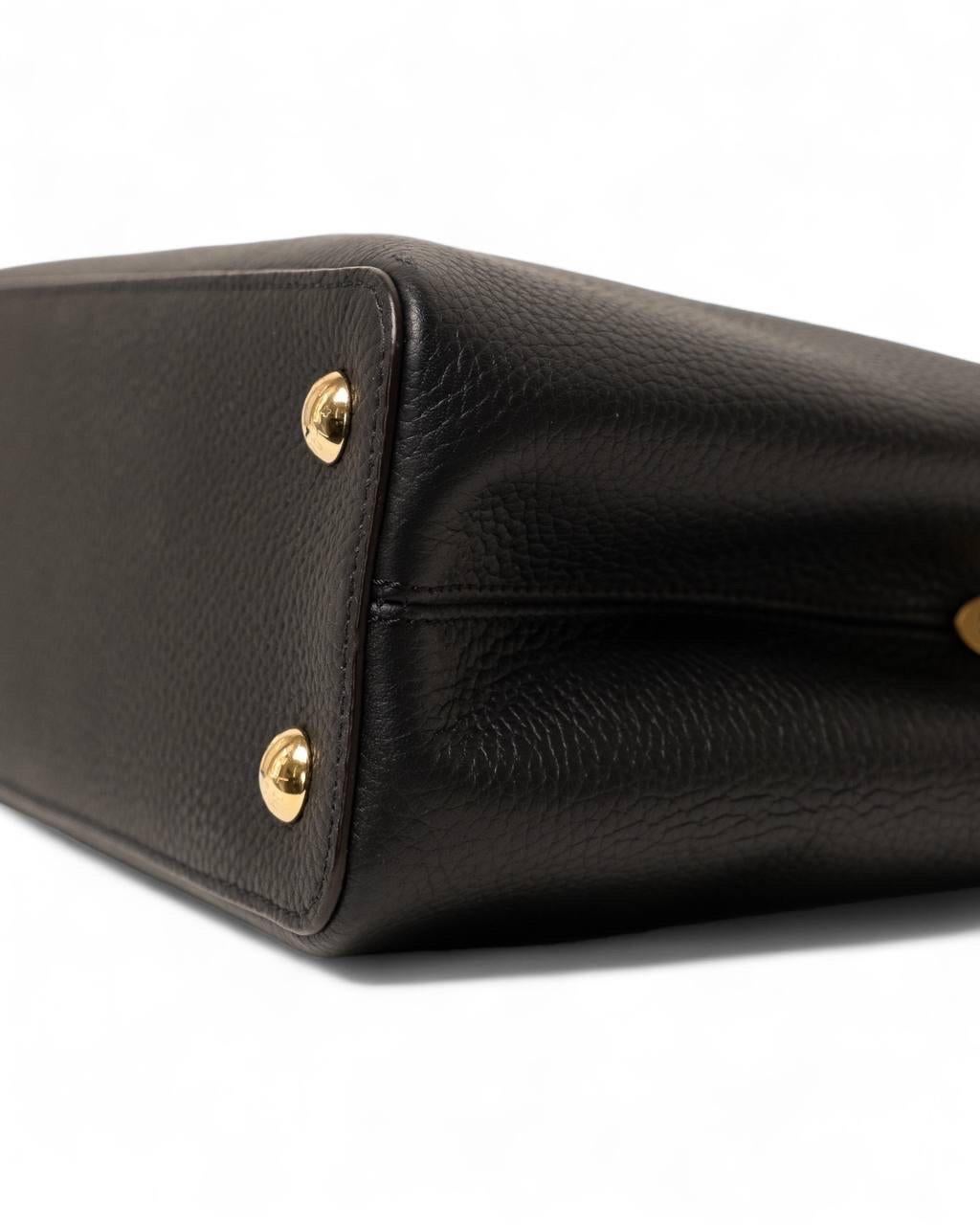 Borsa a Tracolla Louis Vuitton Capucines MM Nera in vendita 2