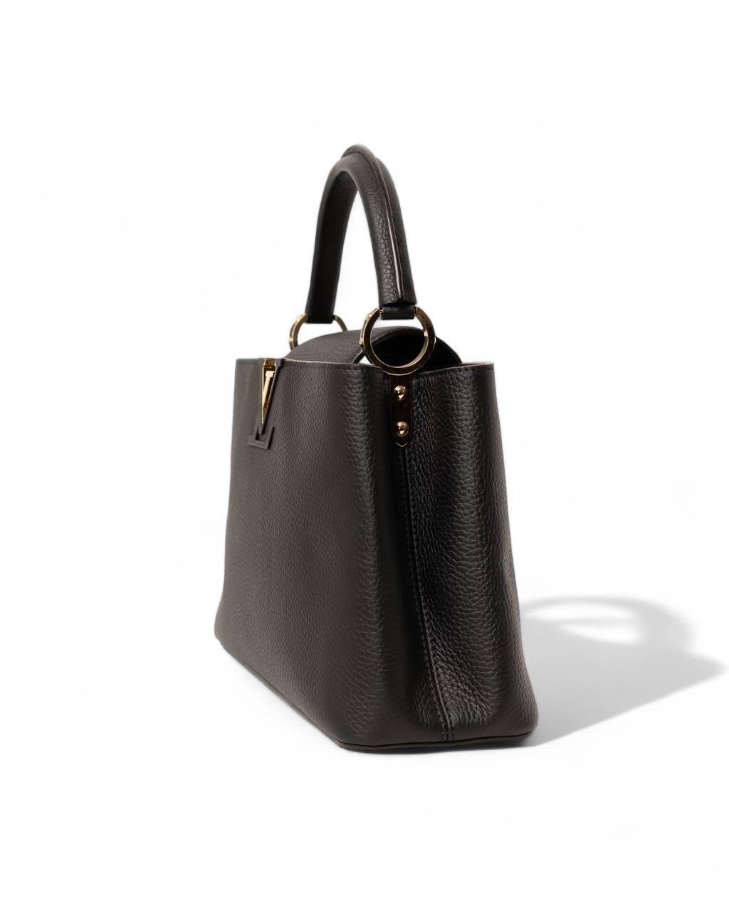 Borsa a Tracolla Louis Vuitton Capucines MM Nera in vendita 4