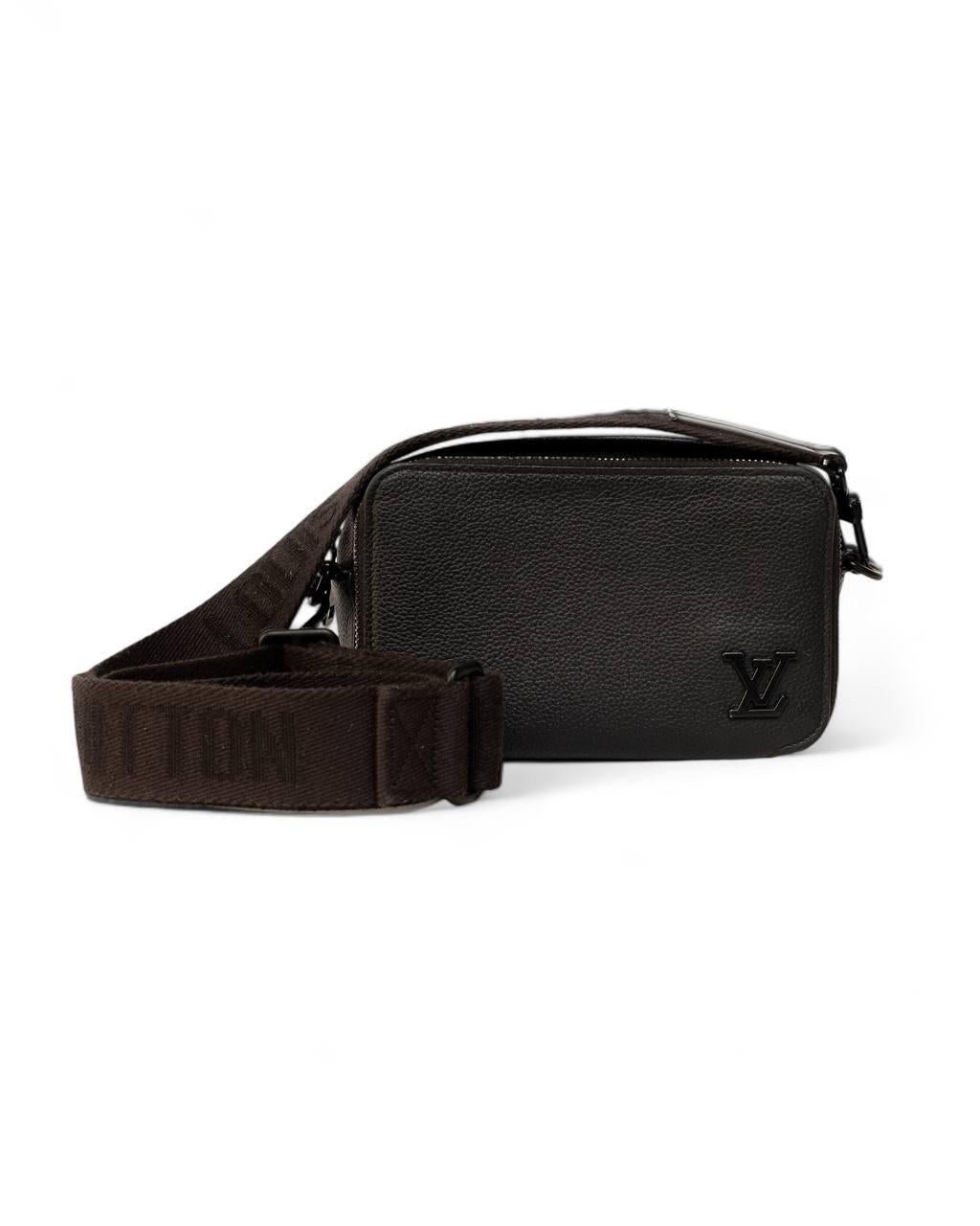 Borsa a Tracolla Louis Vuitton Pochette Alpha Nero For Sale 2