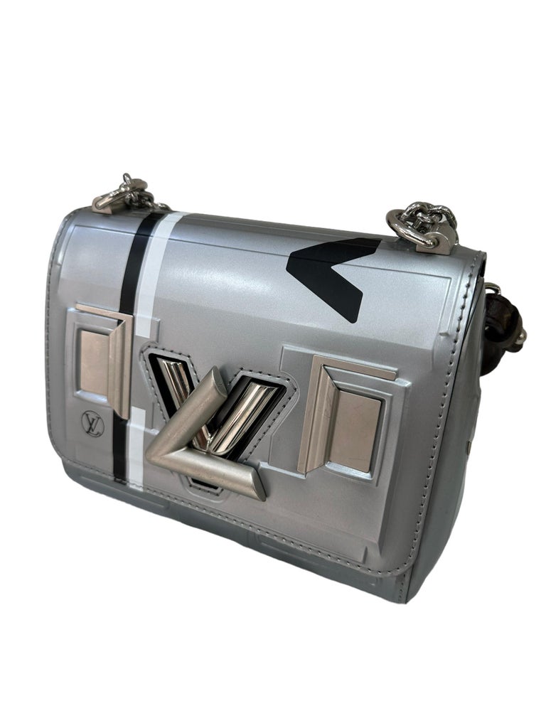 Borsa A Tracolla Louis Vuitton Space Twist PM Silver Limited Edition  2017/2018 For Sale at 1stDibs