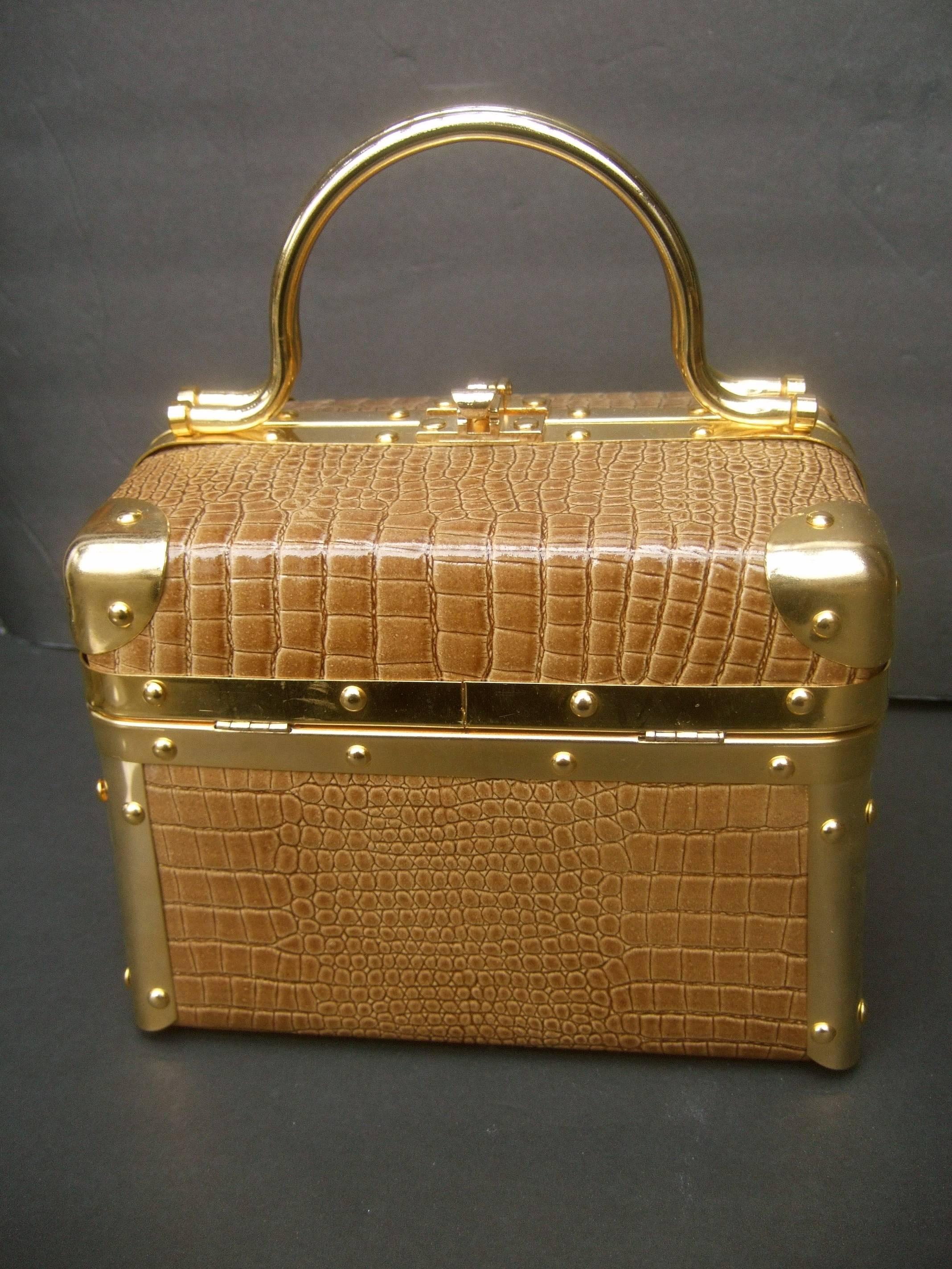 Borsa Bella Italian embossed mocha brown box purse c 1980s
The stylish Italian handbag is covered with an embossed 
vinyl covering. Adorned with sleek gilt metal swivel handles
and matching gilt metal grommet trim hardware

The interior is lined in