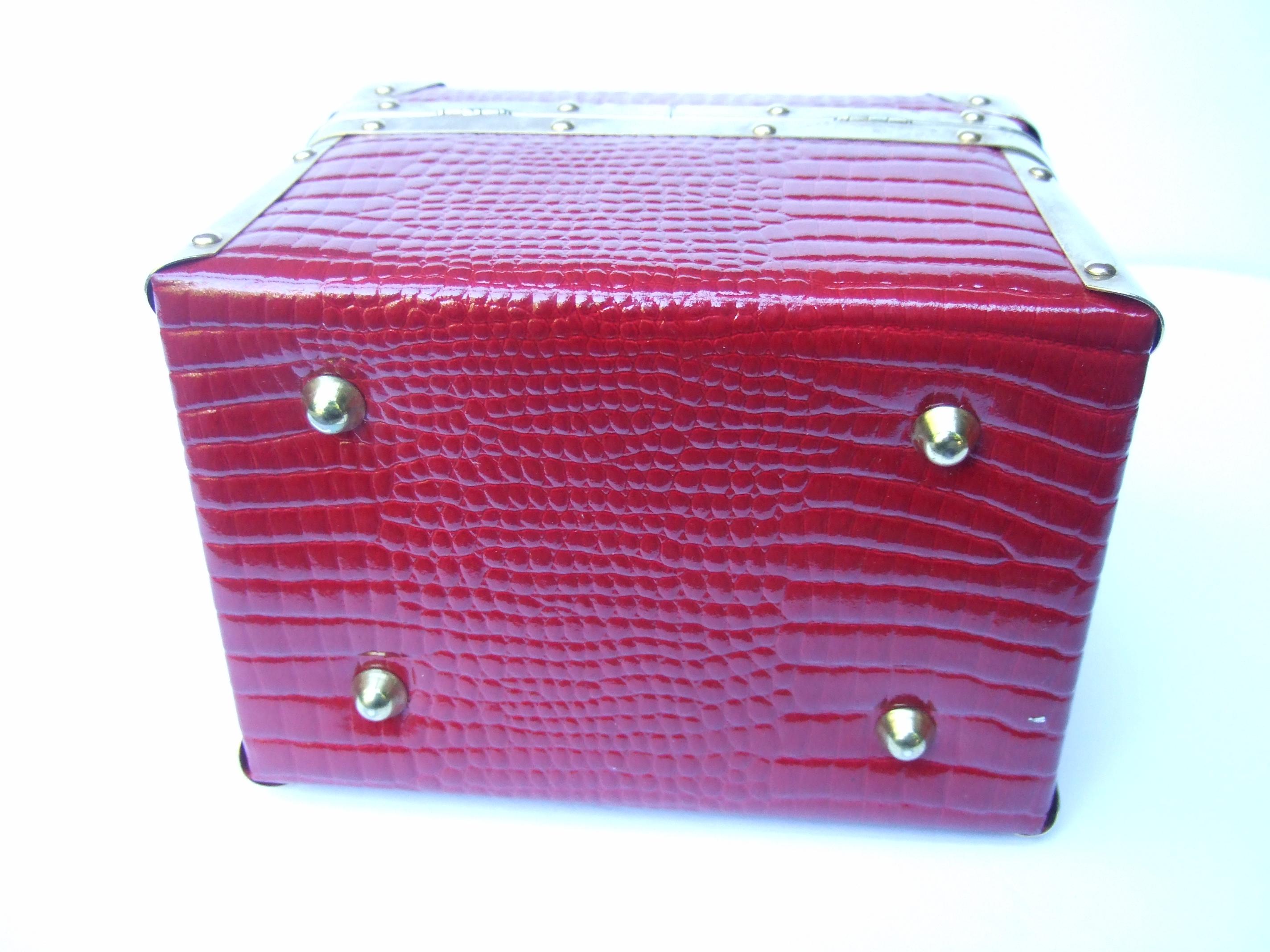 Borsa Bella Italy Embossed Scarlet Red Leather Box Purse c 1980s 11