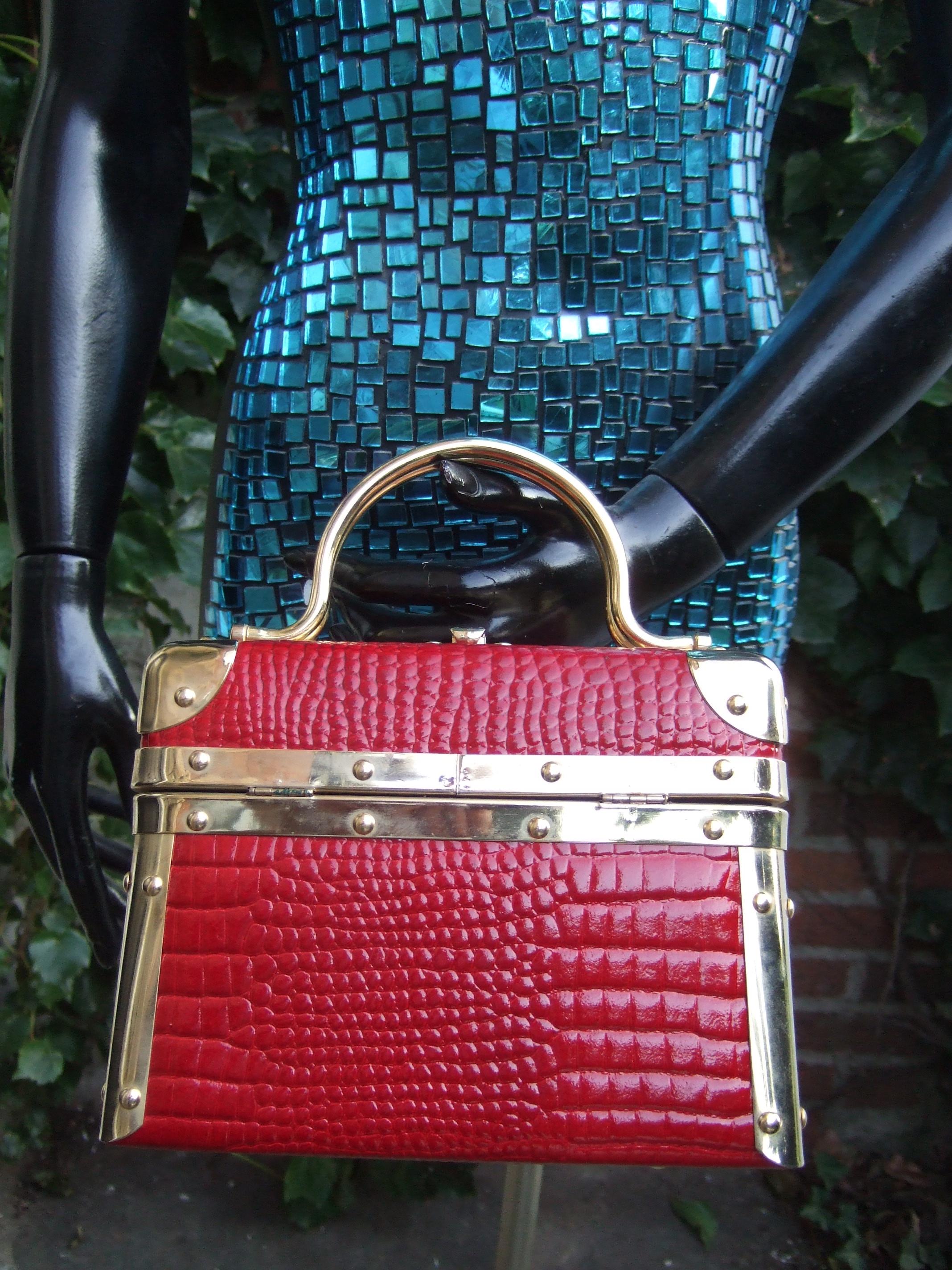 Borsa Bella Italy Embossed Scarlet Red Leather Box Purse c 1980s In Good Condition In University City, MO