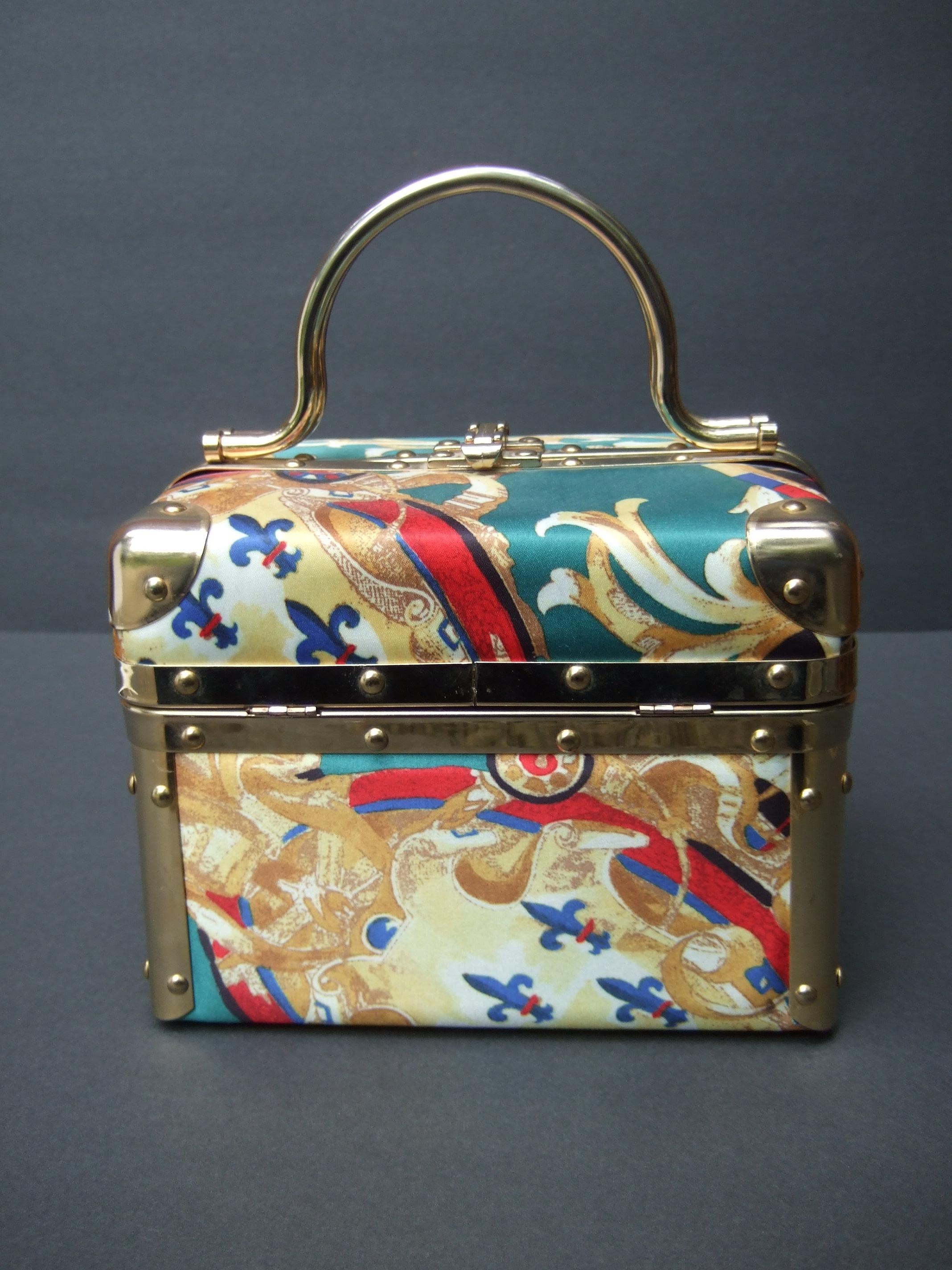 Borsa Bella Rare Italian satin acetate print box purse c 1980
The stylish Italian box purse is covered with vibrant graphics 
with golden scrolled rococo designs; illuminated against 
an emerald green background 

Framed with gold plated metal