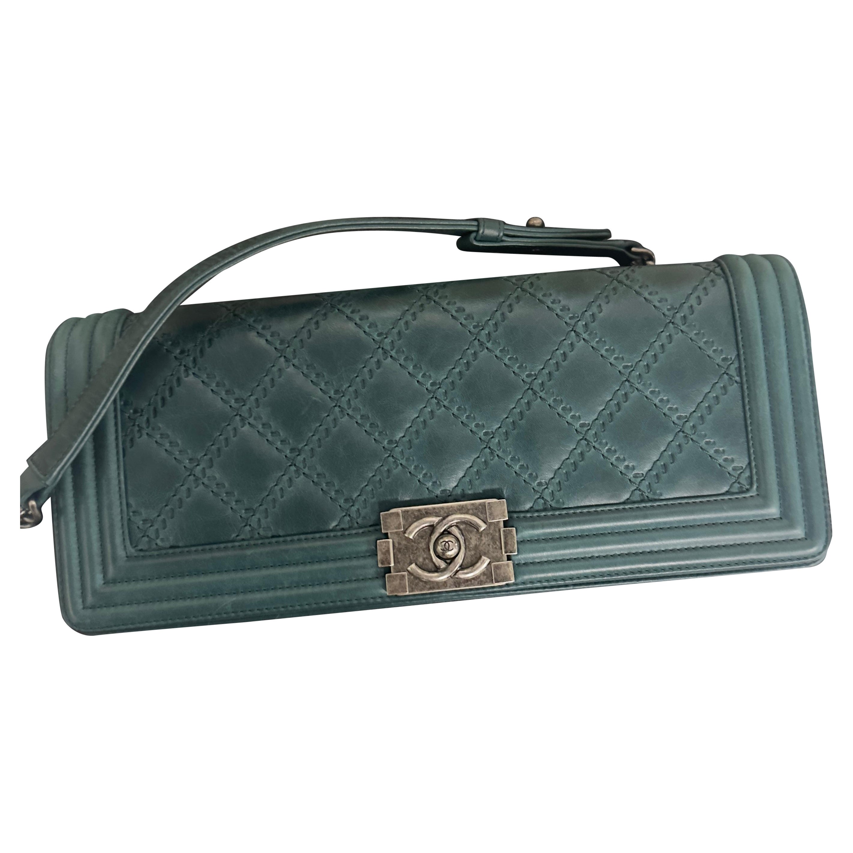 Borsa CHANEL Boy Large in Pelle Trapuntata Verde Petrolio con Logo Posteriore For Sale