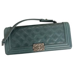 Borsa CHANEL Boy Large in Pelle Trapuntata Verde Petrolio con Logo Posteriore