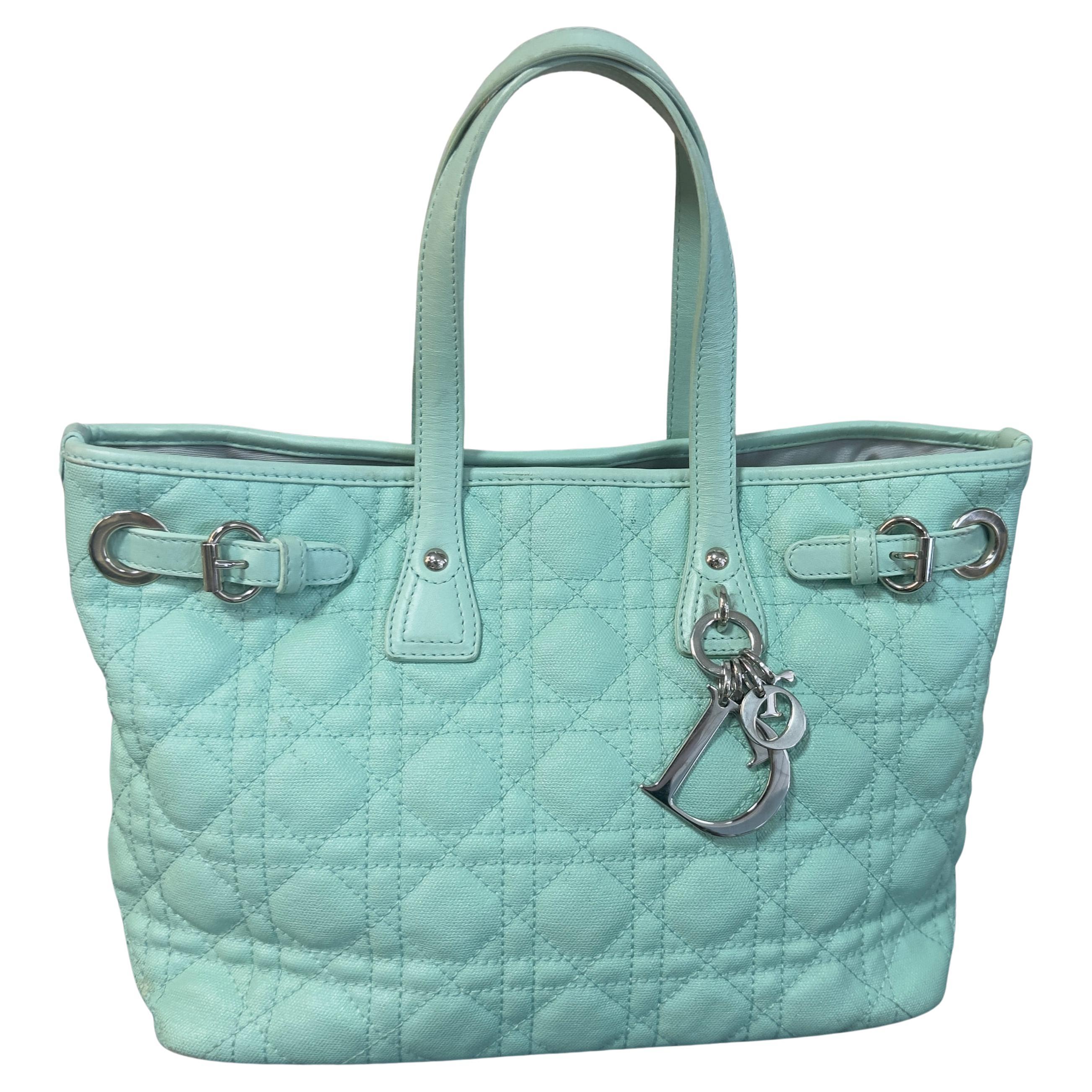 Christian Dior Tasche aus gestepptem Canvas in Petrol mit 'Dior'-Anhängern, 1920er Jahre im Angebot