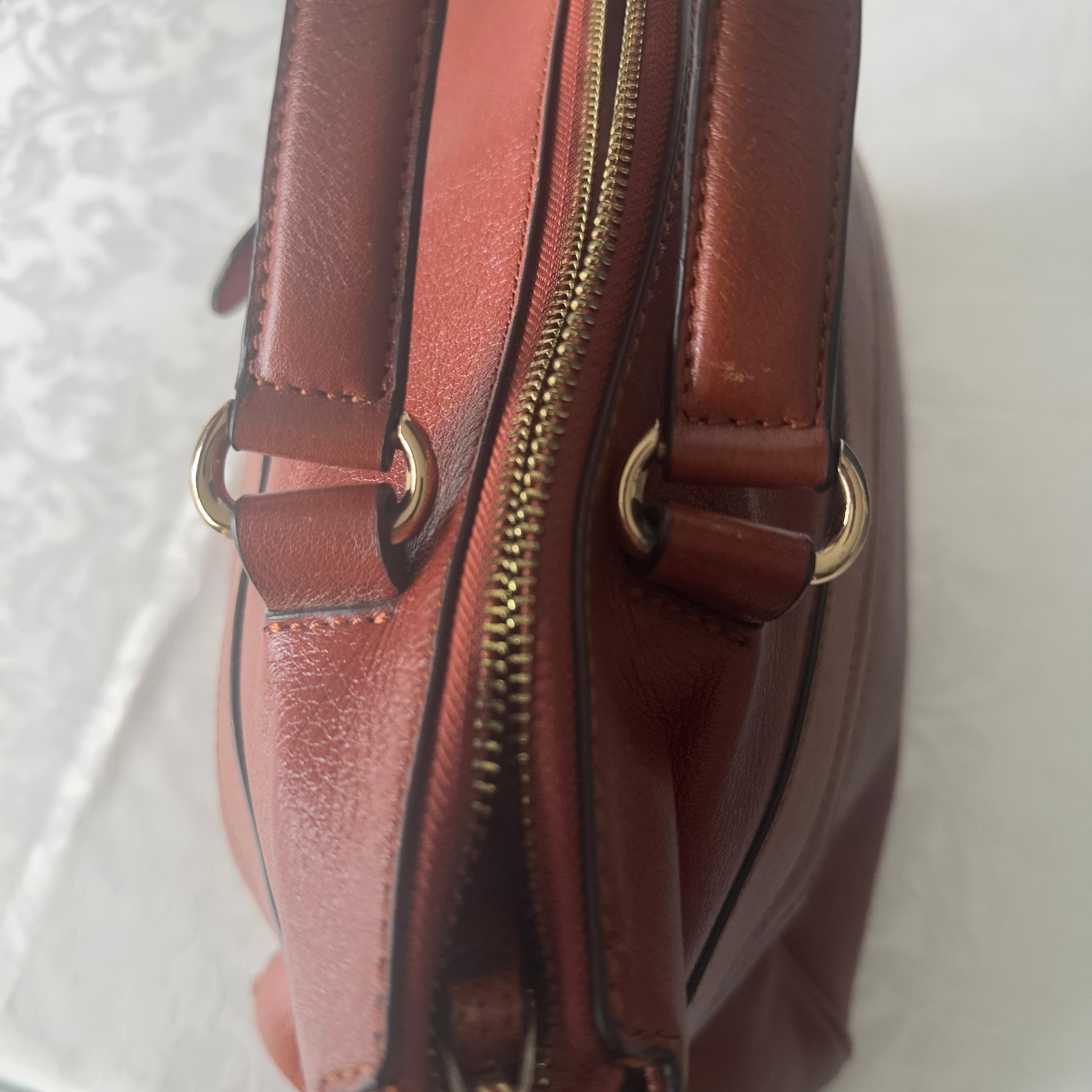 Gucci leather bag  like new For Sale 6