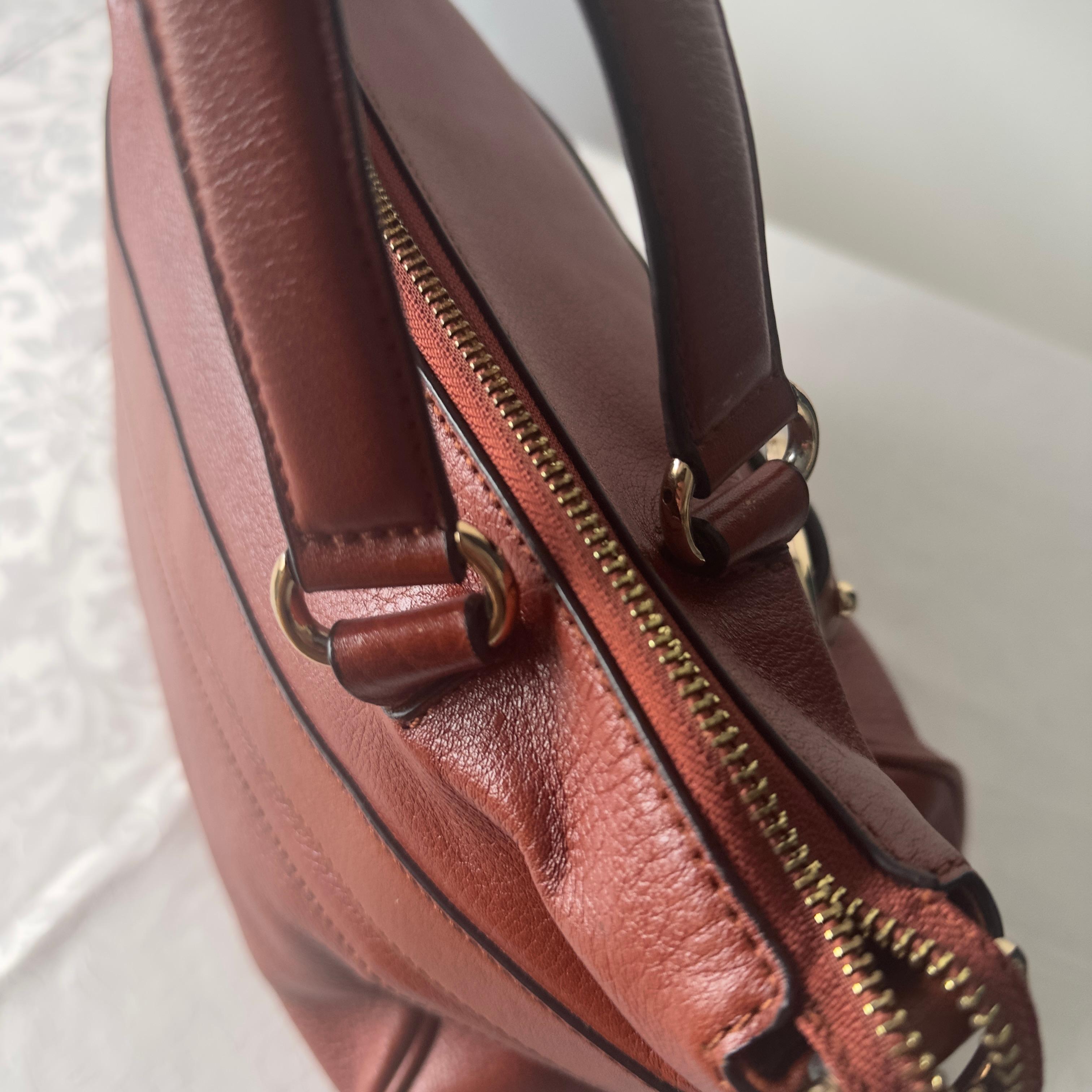 Gucci leather bag  like new For Sale 7
