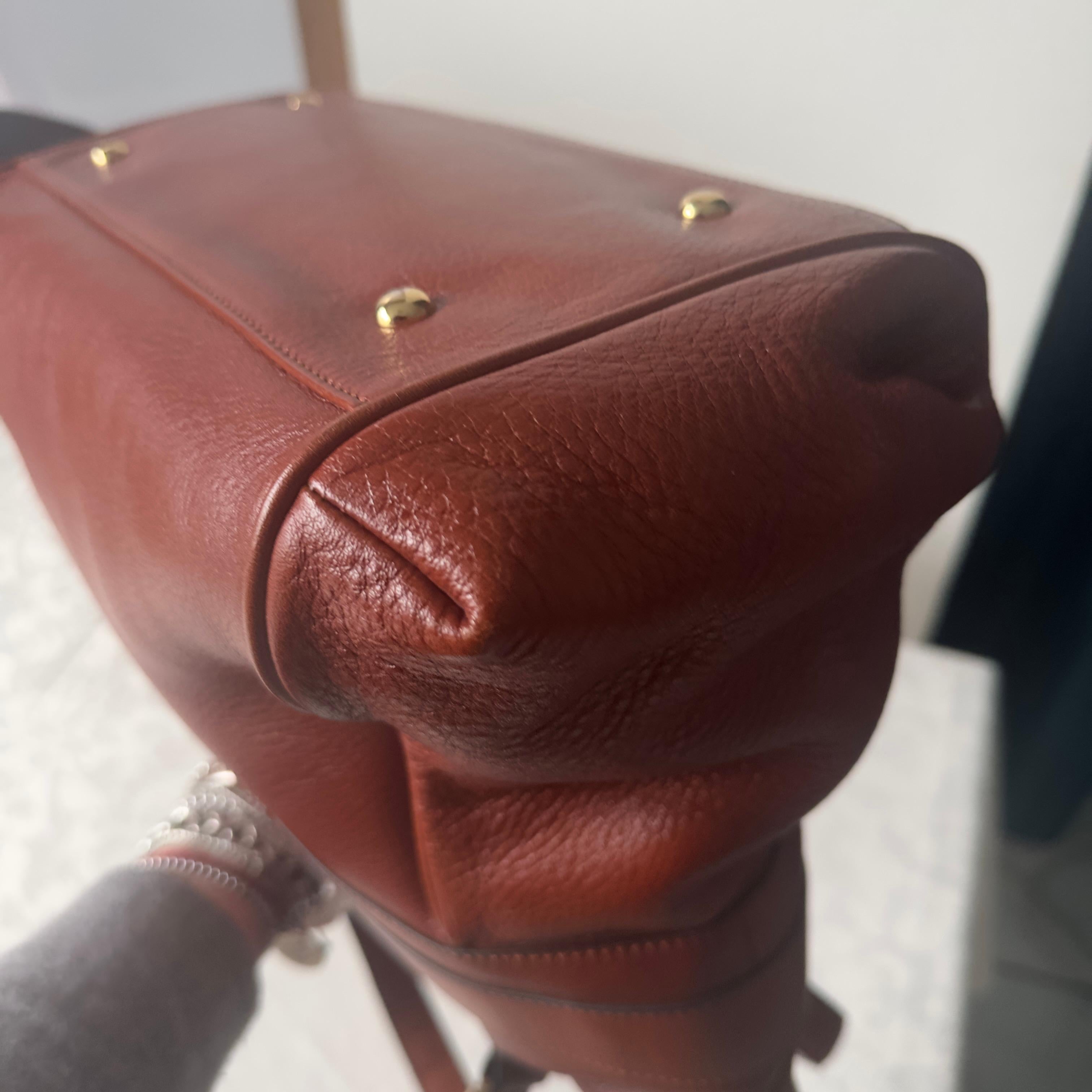 Gucci leather bag  like new For Sale 8