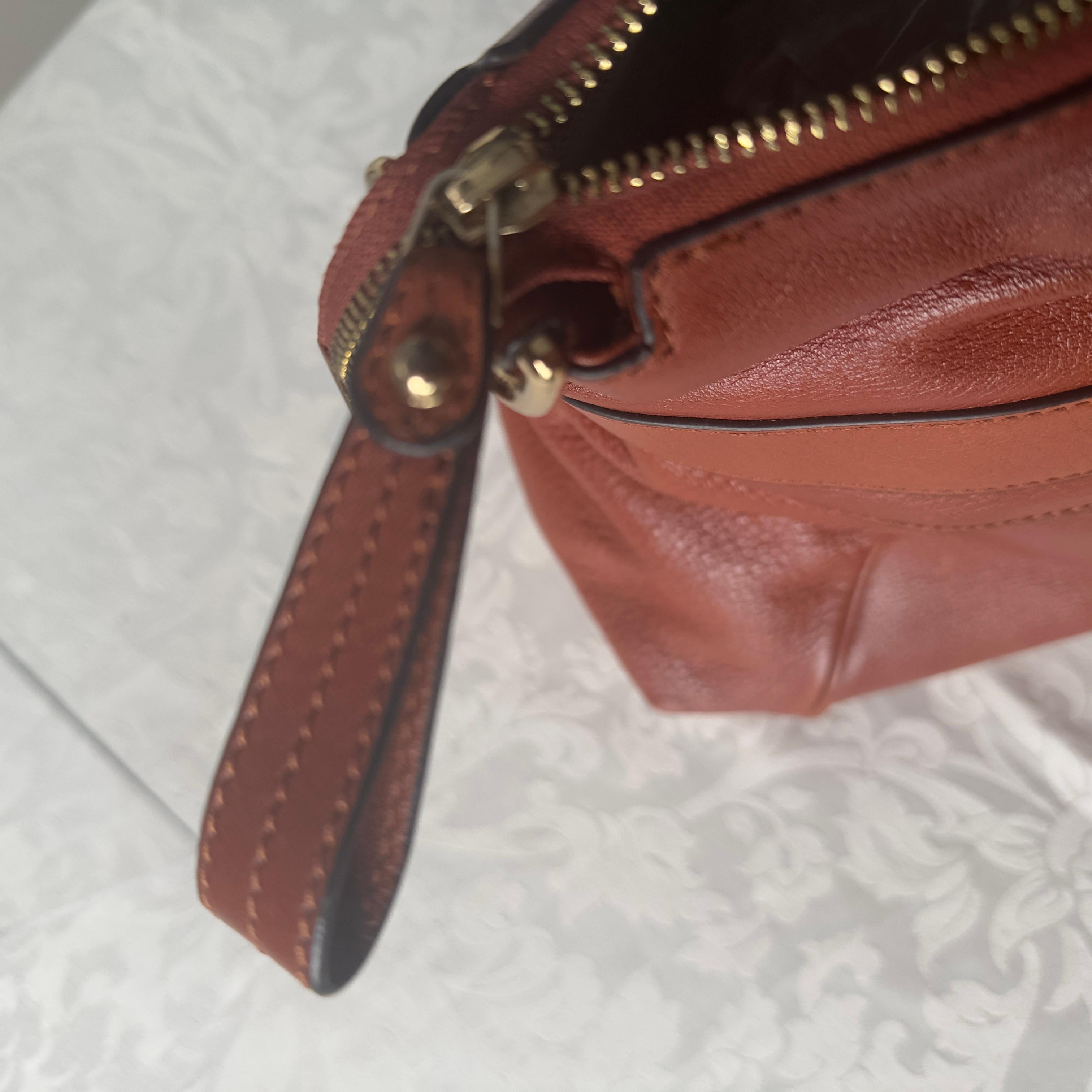 Gucci leather bag  like new For Sale 10