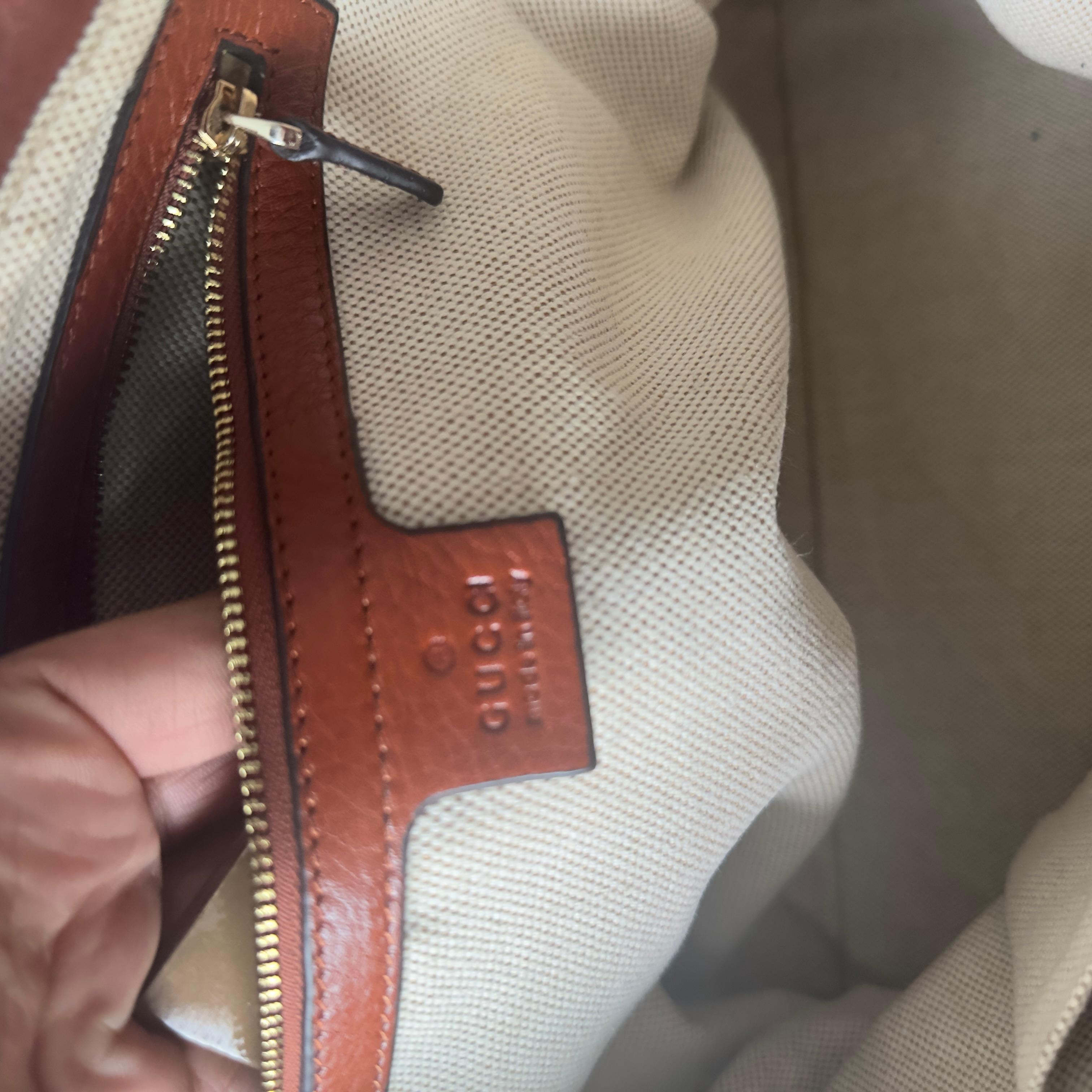 Gucci leather bag  like new For Sale 13