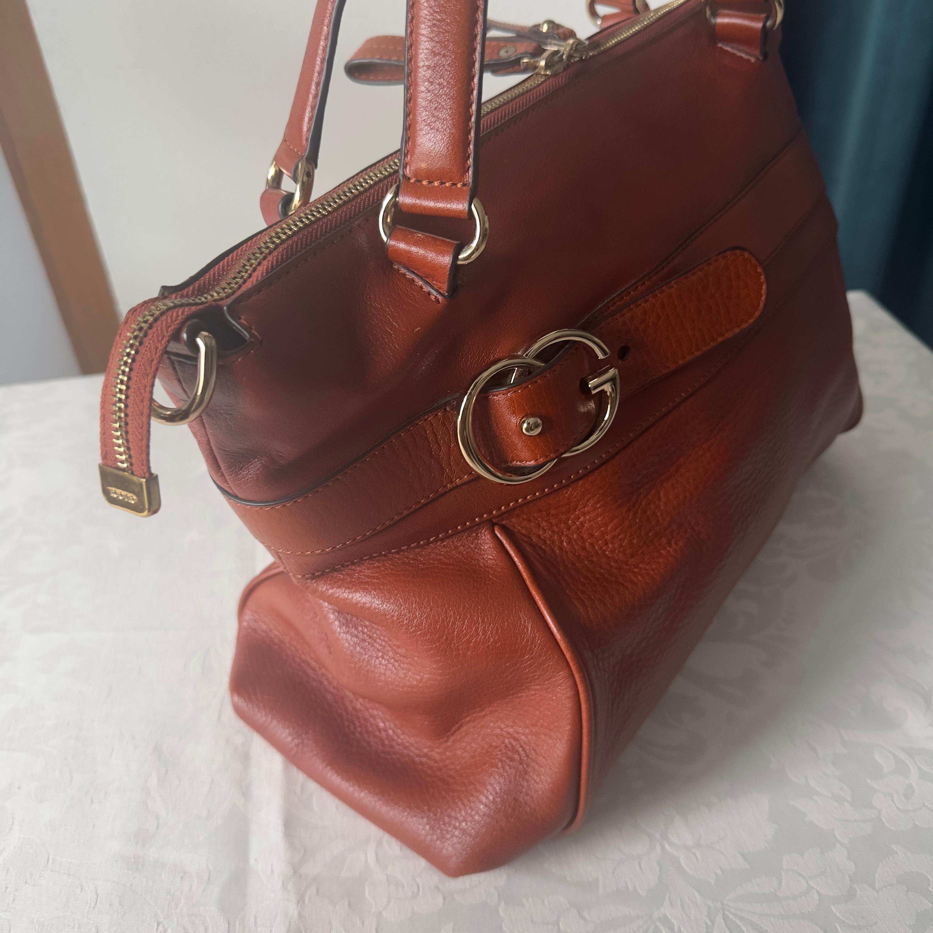 Gucci leather bag  like new For Sale 15