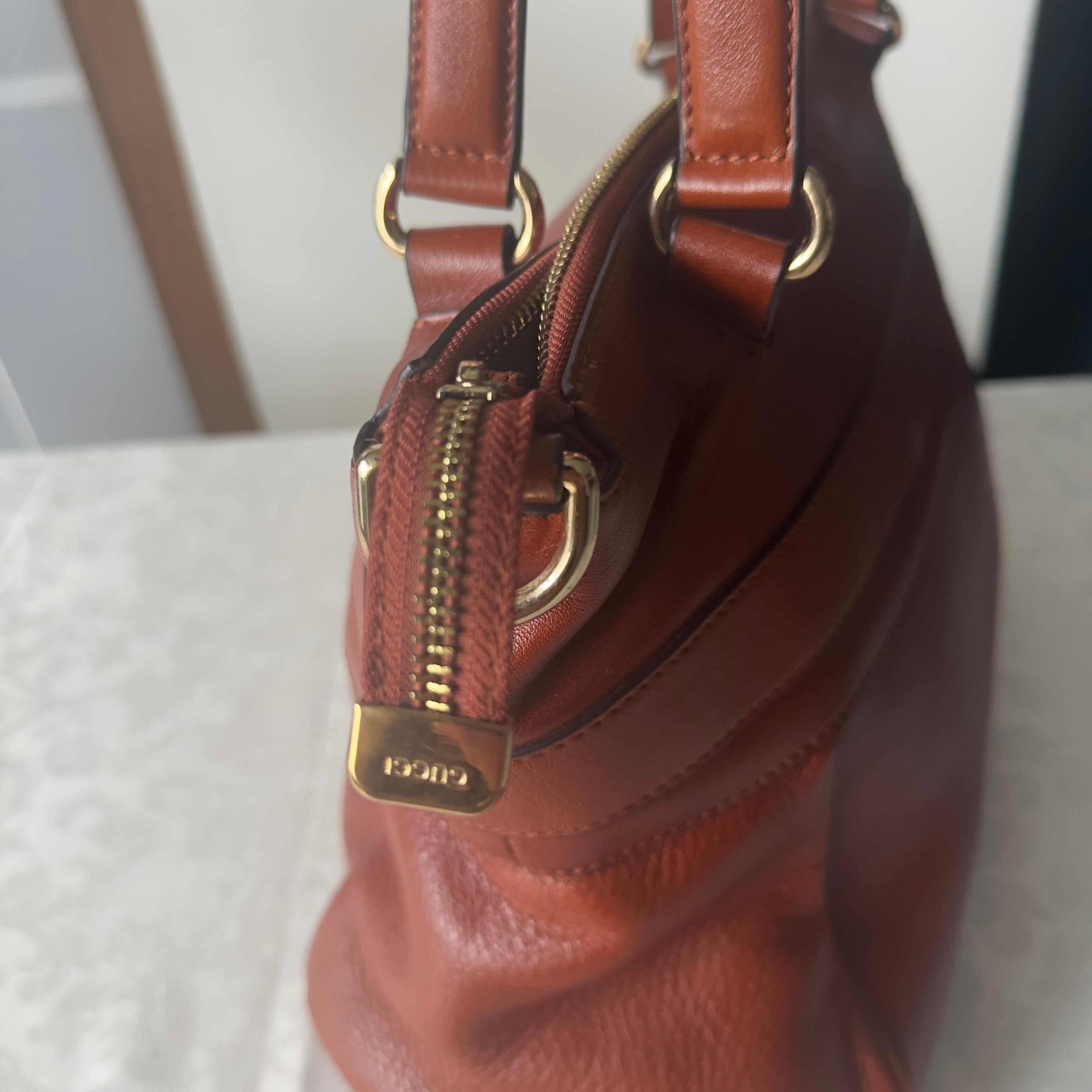 Gucci leather bag  like new For Sale 1