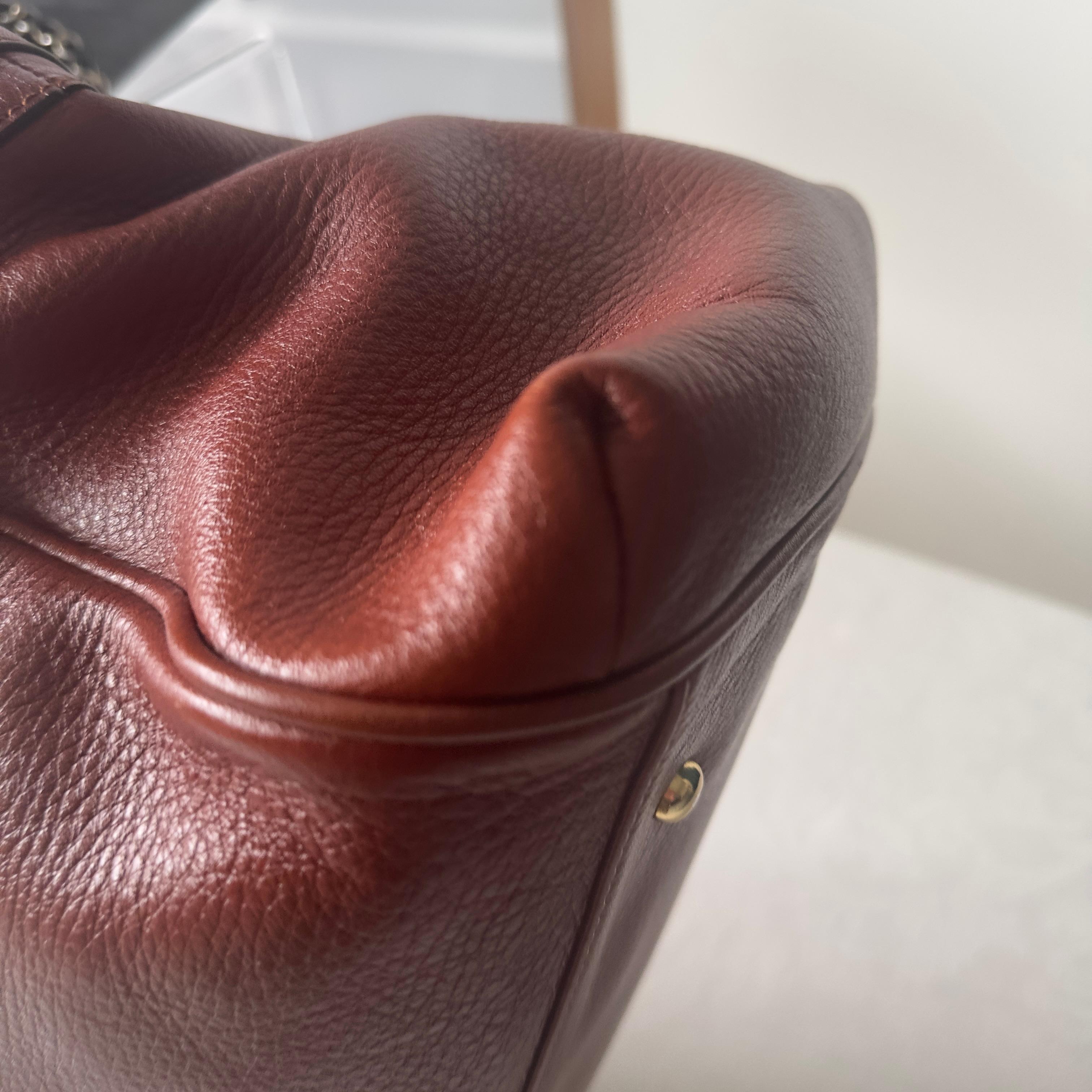 Gucci leather bag  like new For Sale 4