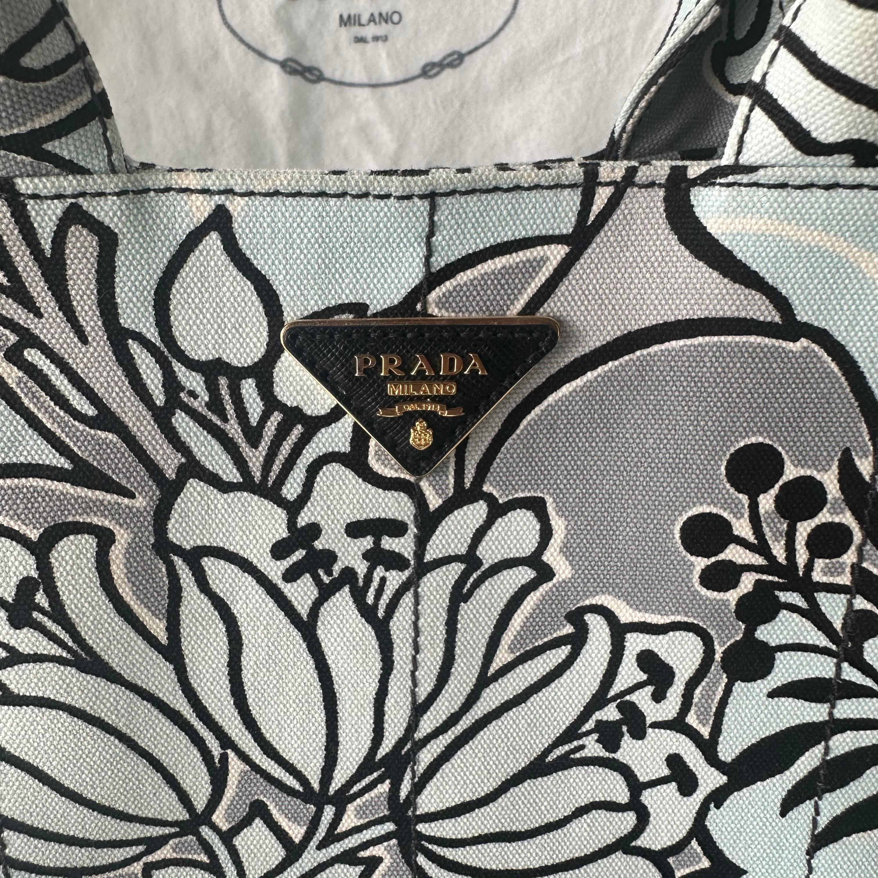 Borsa in Prada pari al nuovo In condizioni Nuovo a Basaluzzo, IT