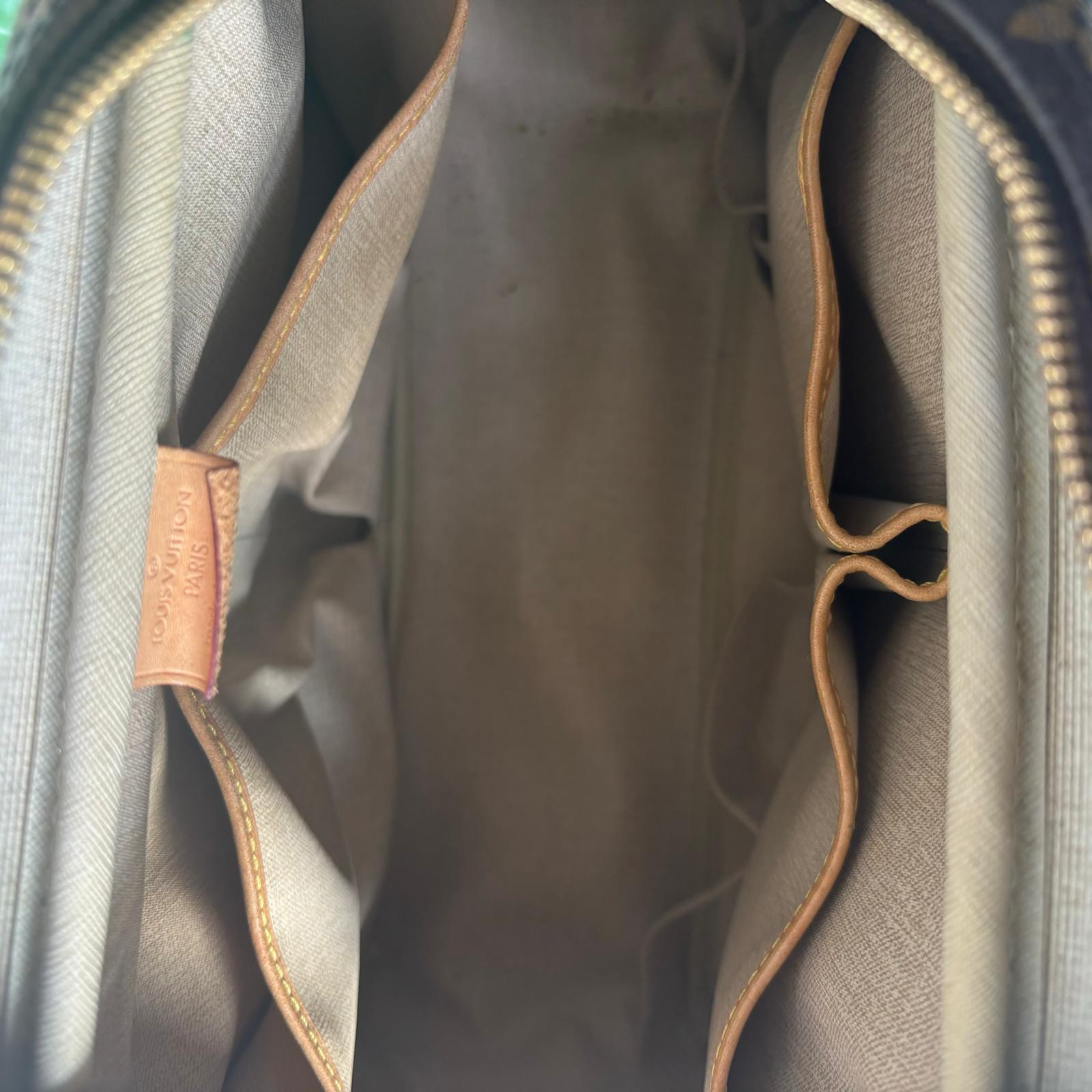 Louis Vuitton bag in very good condition For Sale 3