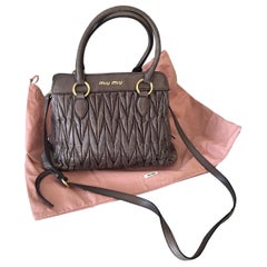 Borsa Miu in pelle goffrata