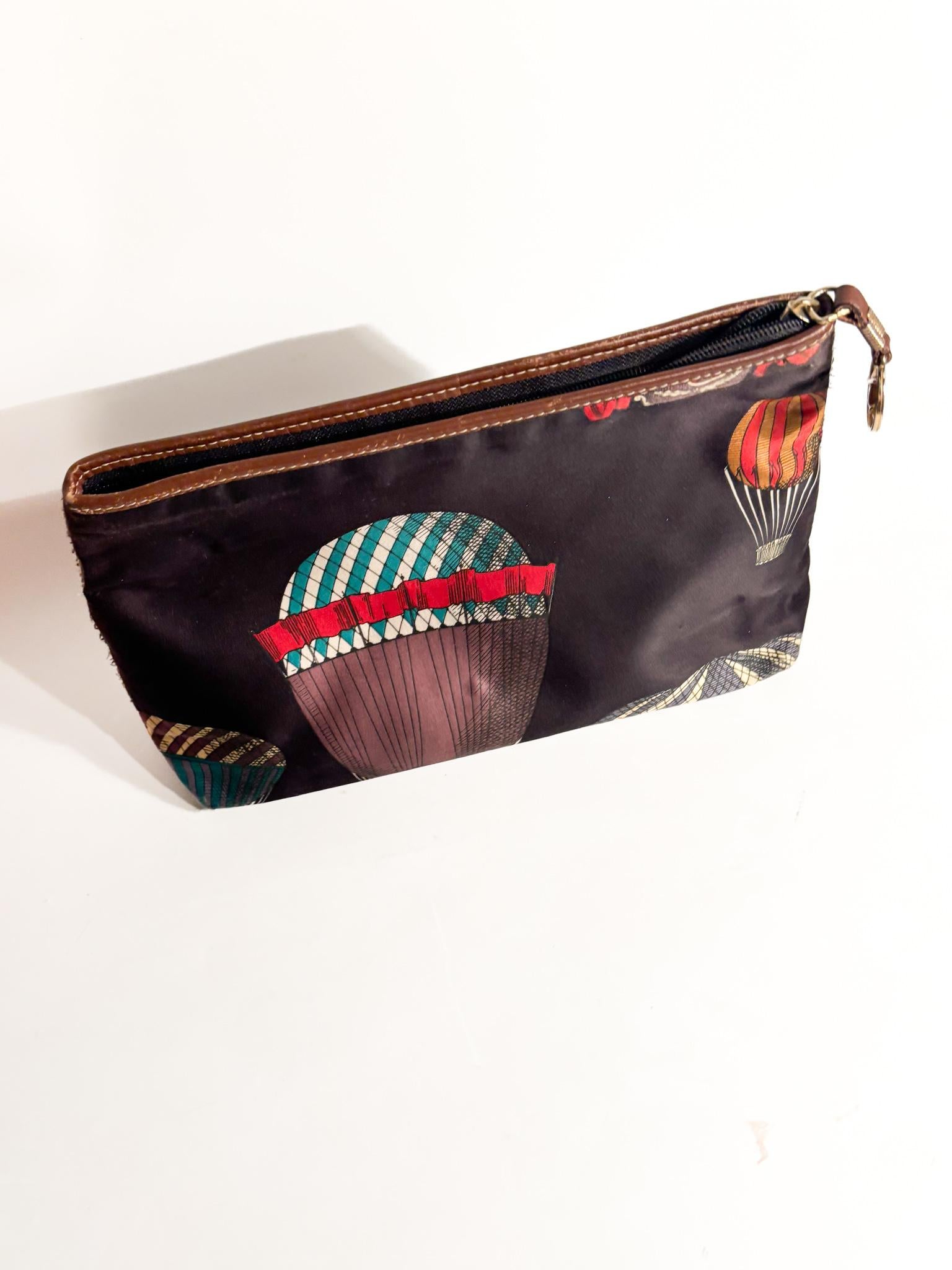 Pochette aus Tessuto di Fornasetti Decoro Mongolfiere Anni 70 (Italienisch) im Angebot