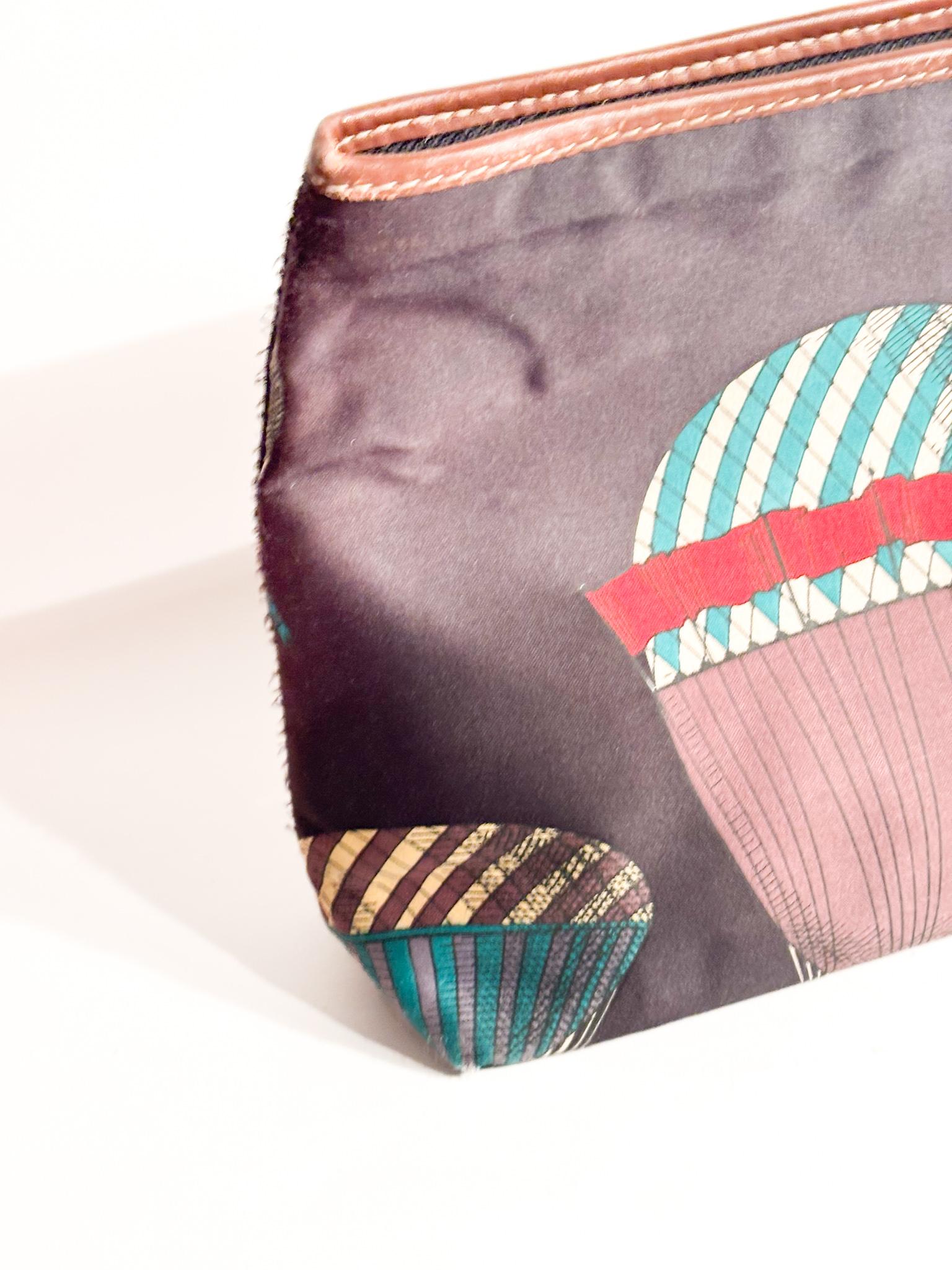 Pochette aus Tessuto di Fornasetti Decoro Mongolfiere Anni 70 (Stoff) im Angebot