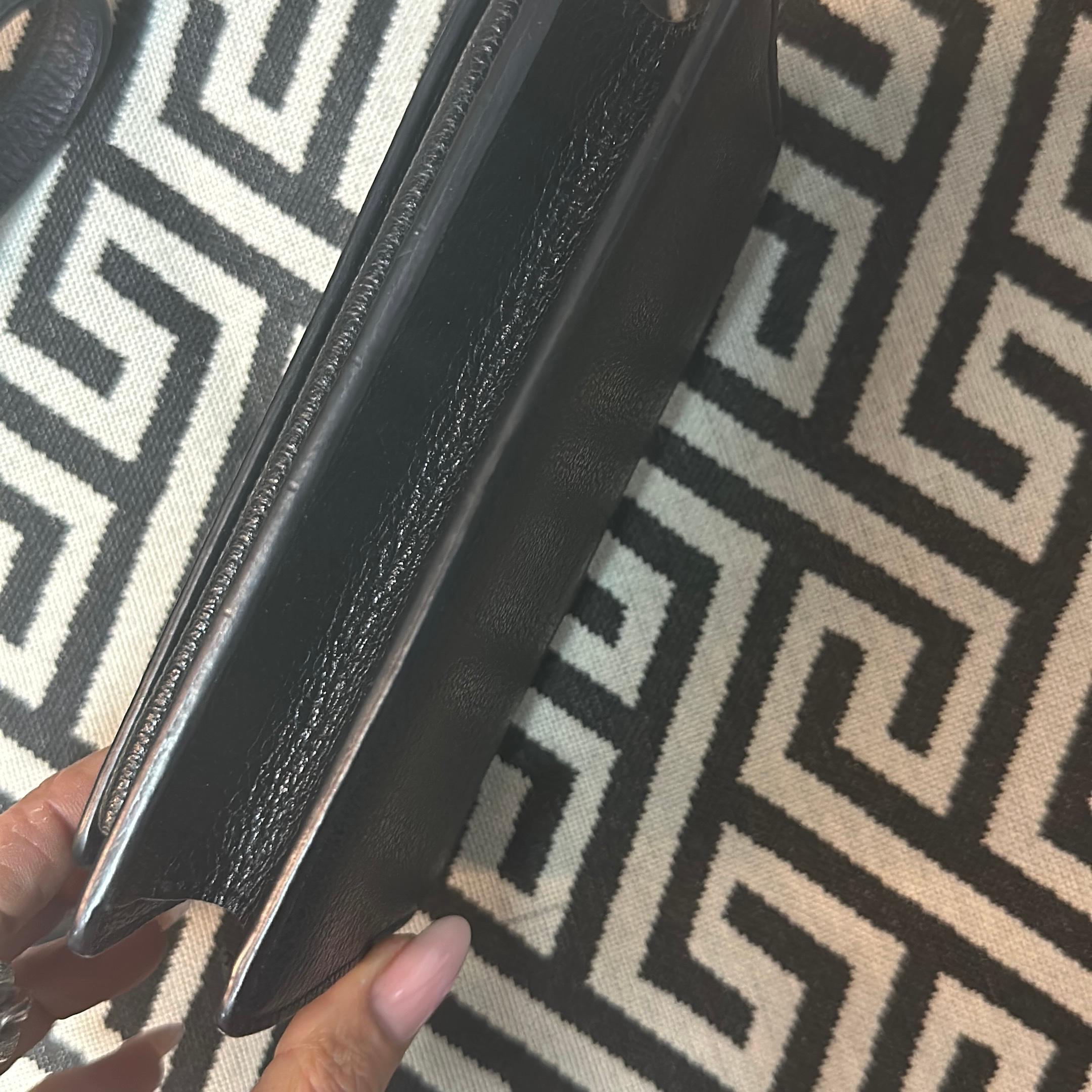 Saint Laurent black leather shoulder bag Sunset model 
Condition like new 
At the eternal has compartments also for cards and one with a zipper 
Measures 17x12
