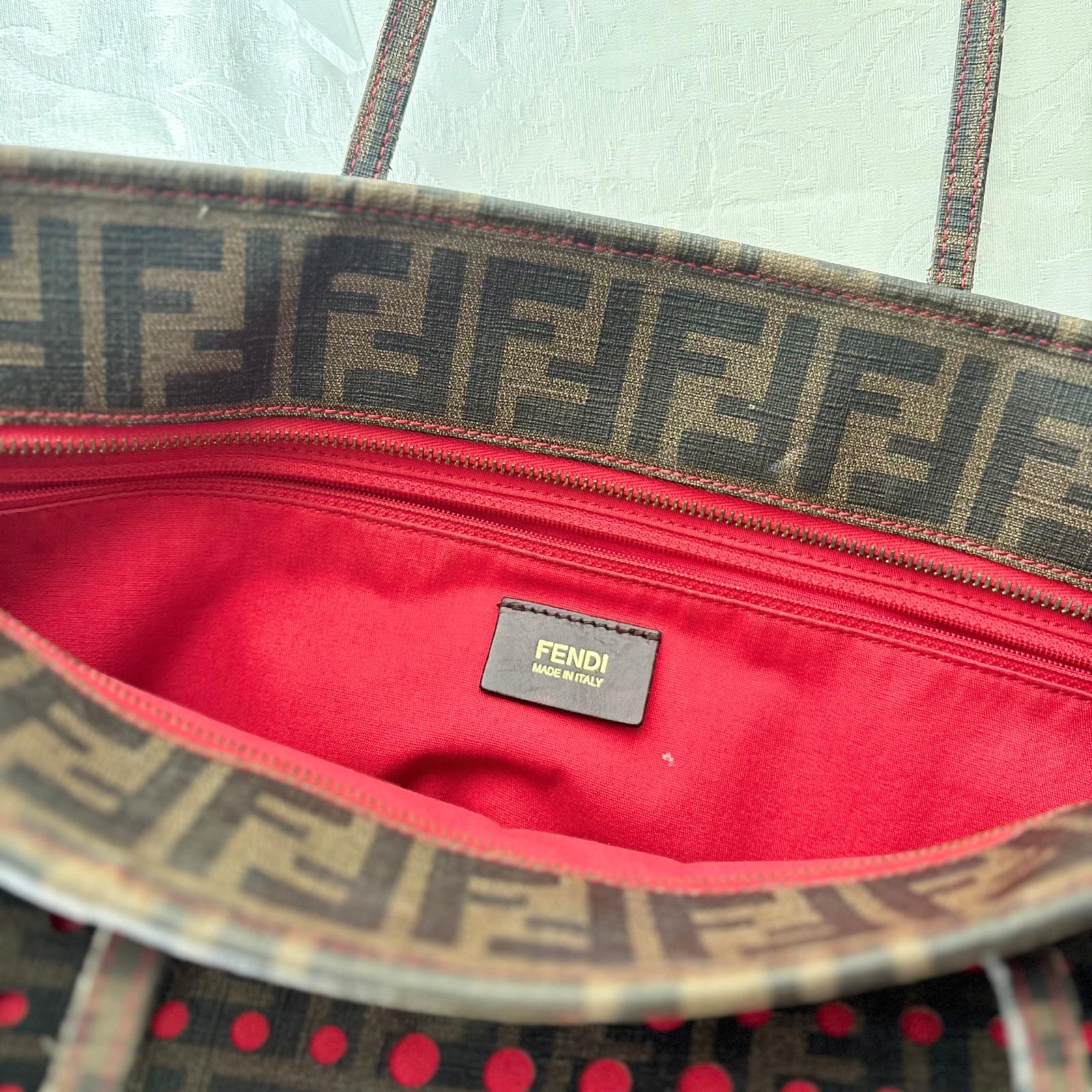 Women's or Men's Fendi limited edition tote bag in very good condition For Sale
