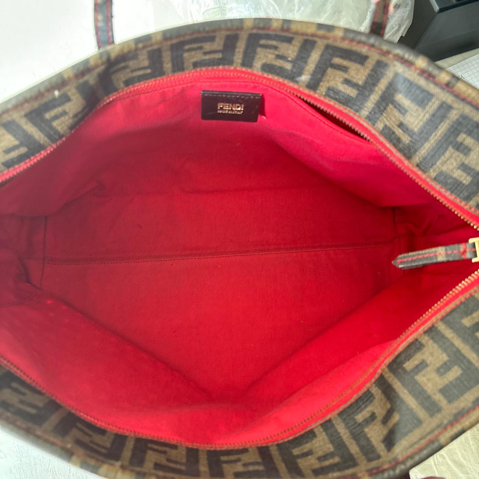 Fendi limited edition tote bag in very good condition For Sale 3