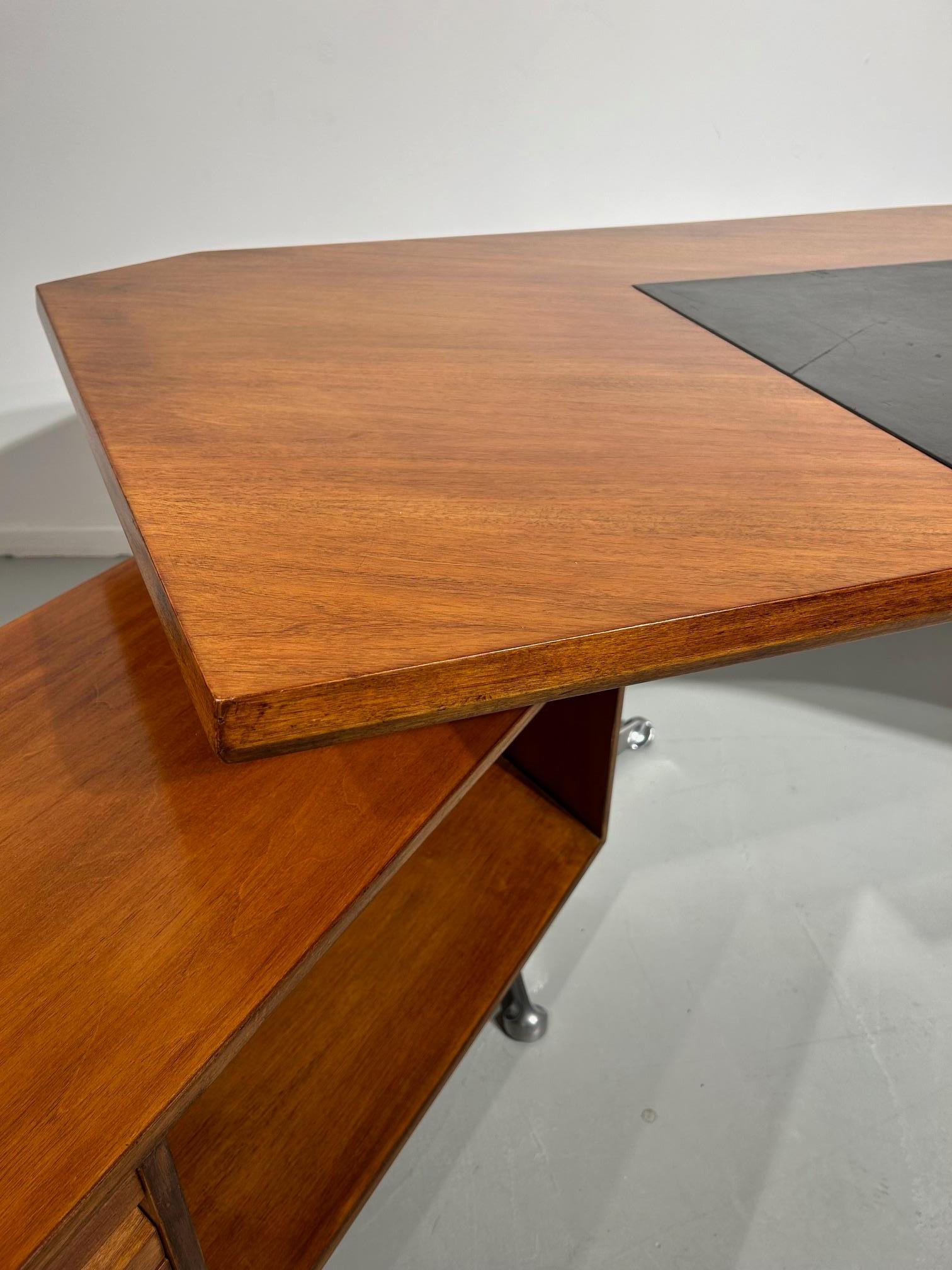Borsani Boomerang executive desk 4