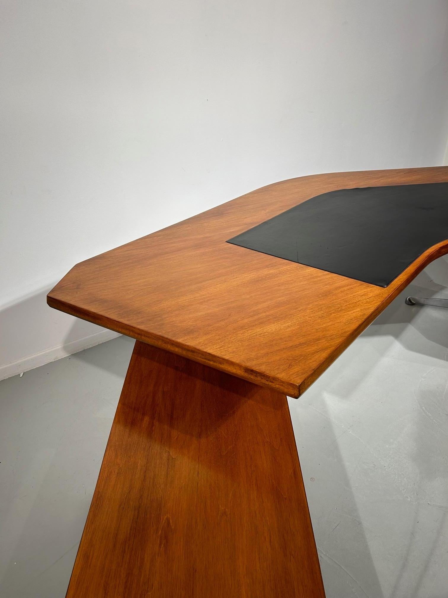 Borsani Boomerang executive desk In Good Condition In Brussel, BE