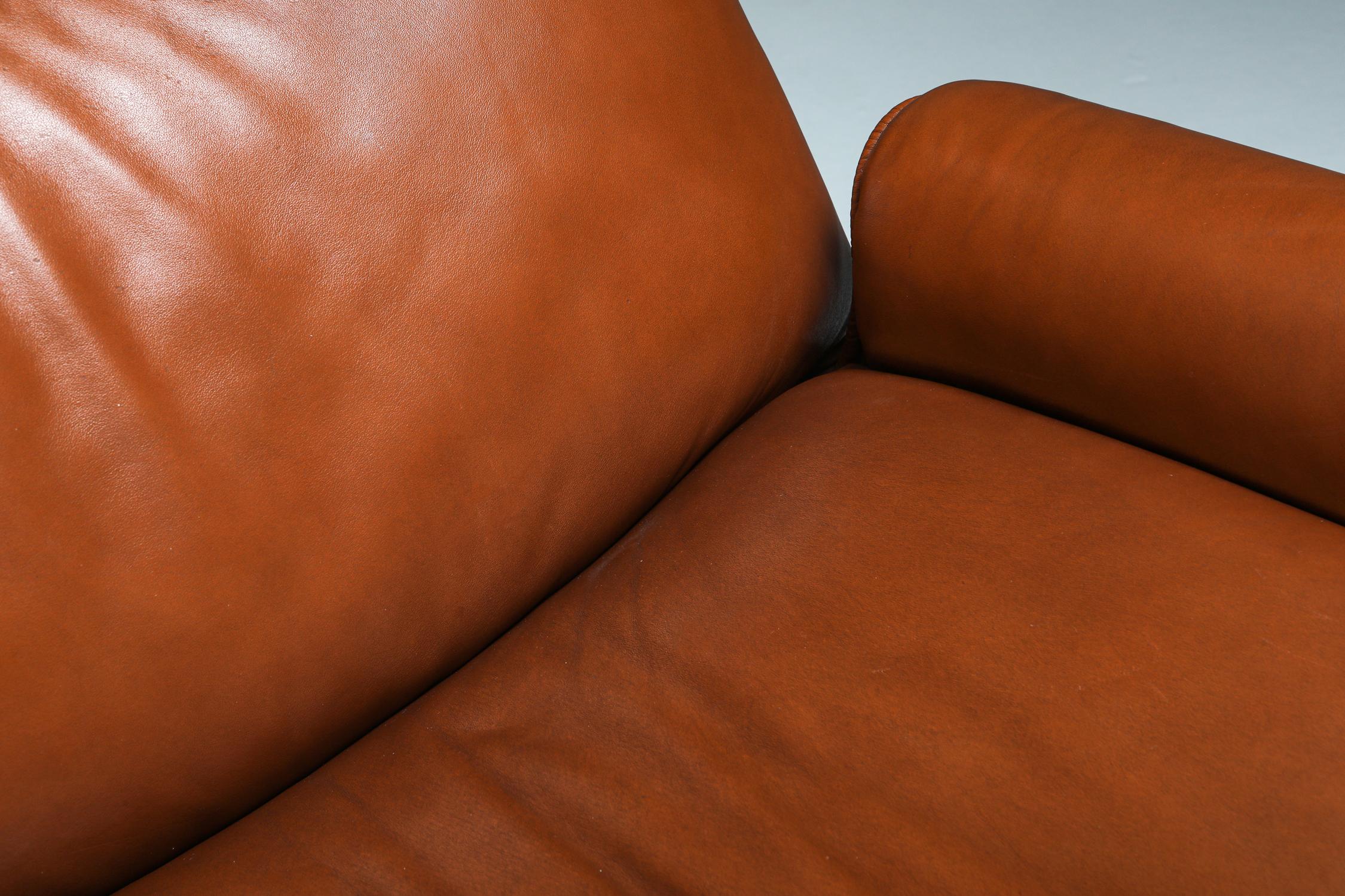 Borsani P110 'Canada' Lounge Chairs in Cognac Leather 4