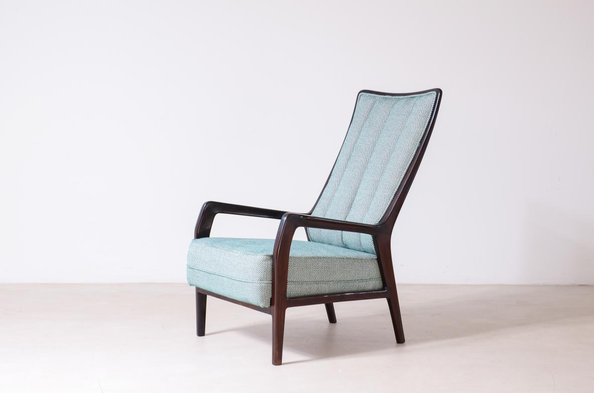 COD-2678
Borsani Varedo

Chaise de lecture avec dossier haut, en bois et tissu paddé.

Fabrication ABV Borsani Varedo, années 1950.

Bibl. Osvaldo Borsani, Skira.