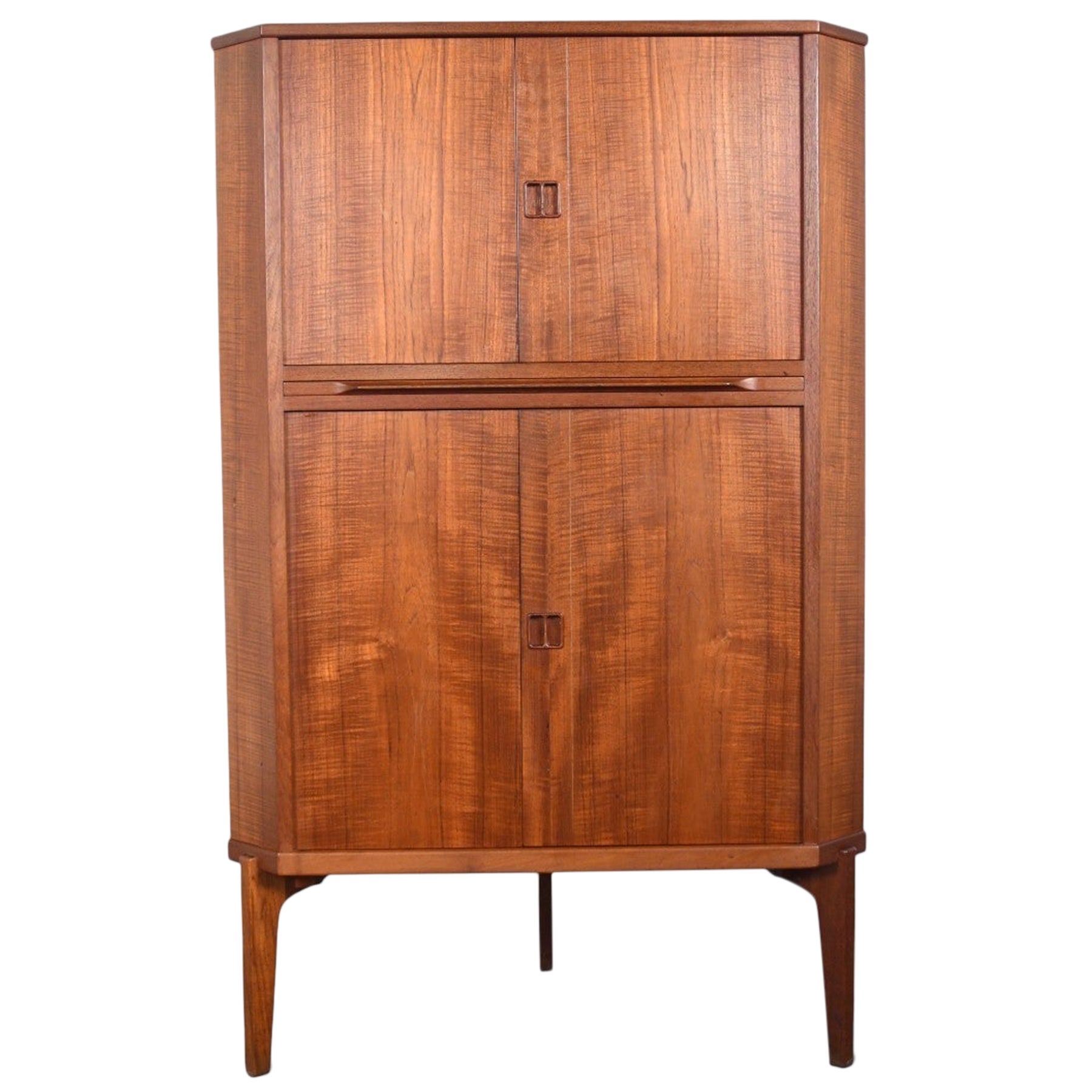 Borup Møbelfabrik "Bm207" Teak Corner Unit / Bar With Pullout Tray