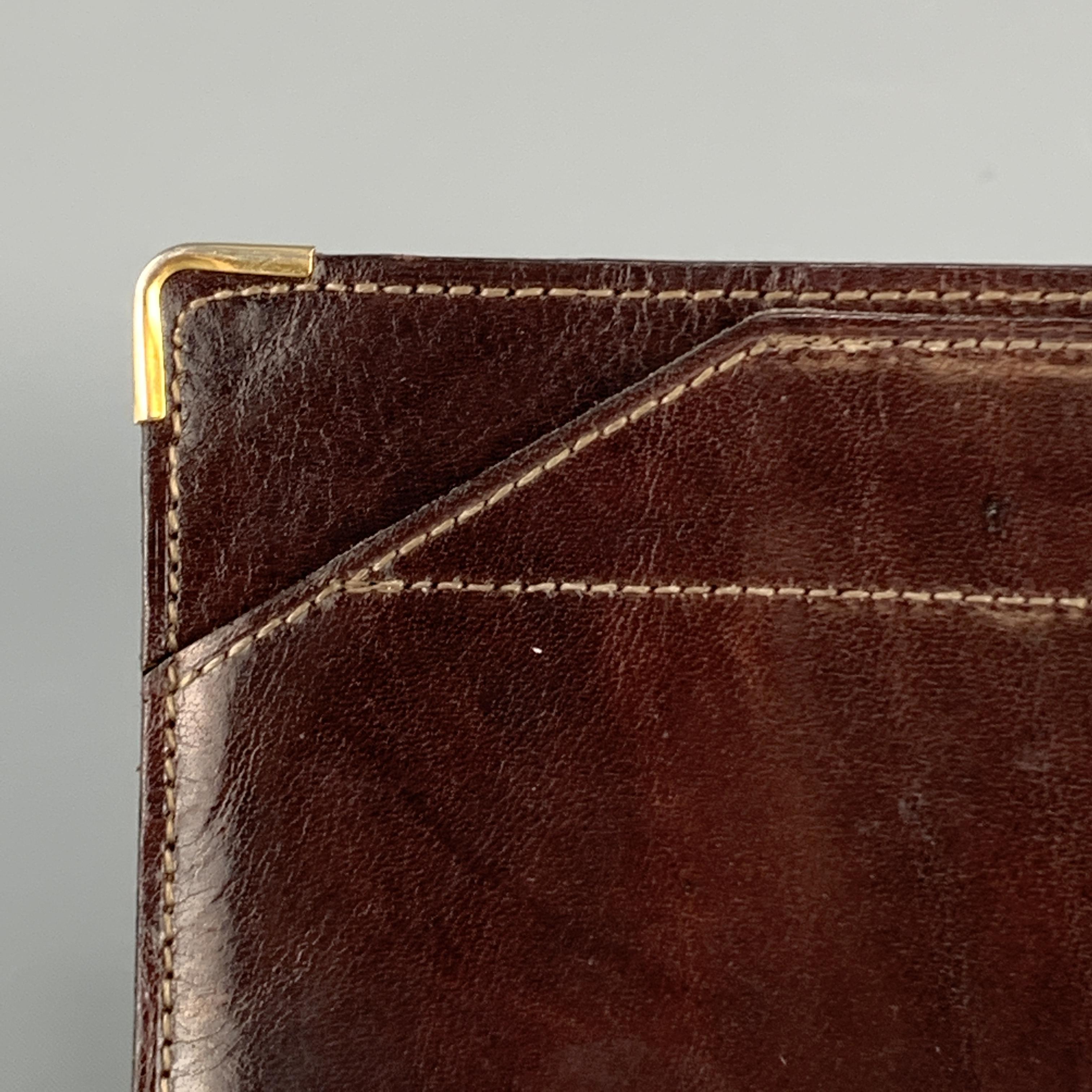 BOSCA card case comes in dark brown leather with gold tone metal corners. Minor wear. Made in USA.

Good Pre-Owned Condition.

5.5 x 3.75 in.