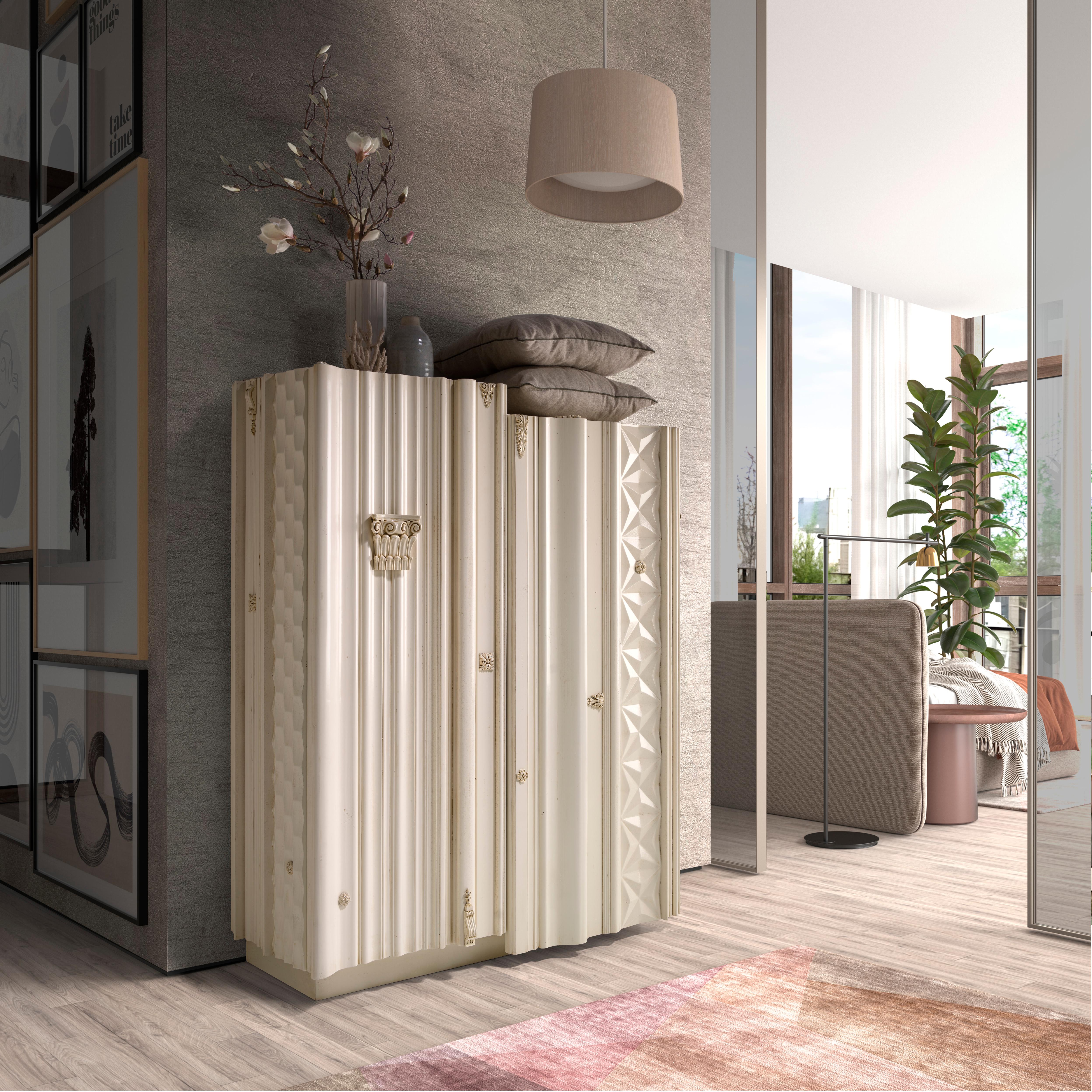 Armario Bosco by Lola Glamour
Dimensiones: P 47 x An 115 x Al 149 cm
Materiales: Madera.

Con cada pieza de la serie Bosco, pretendemos llevar un trozo del bosque a tu casa, fusionando la robustez de la madera con la delicadeza del diseño artesanal.