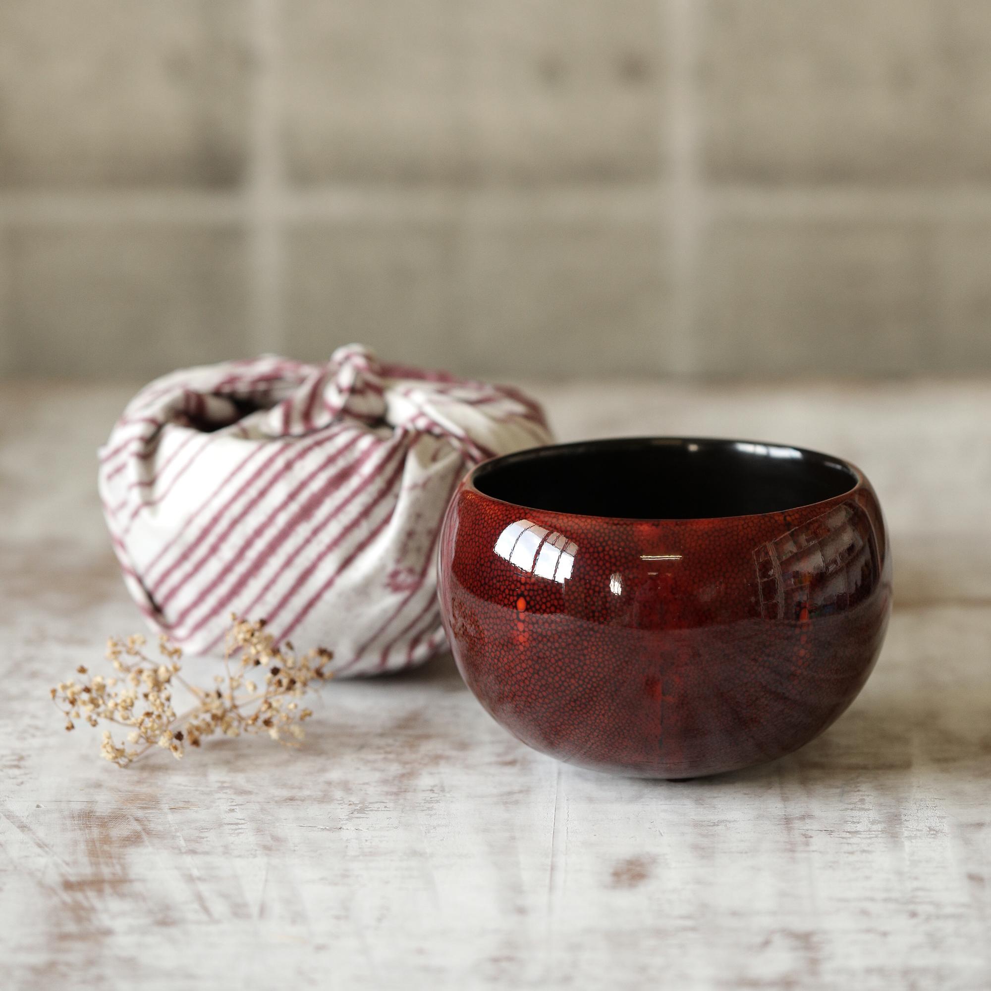 Thai Urushi Red & Black Sami-Nuri Lacquered Shagreen Boshu Bowl by Alexander Lamont For Sale