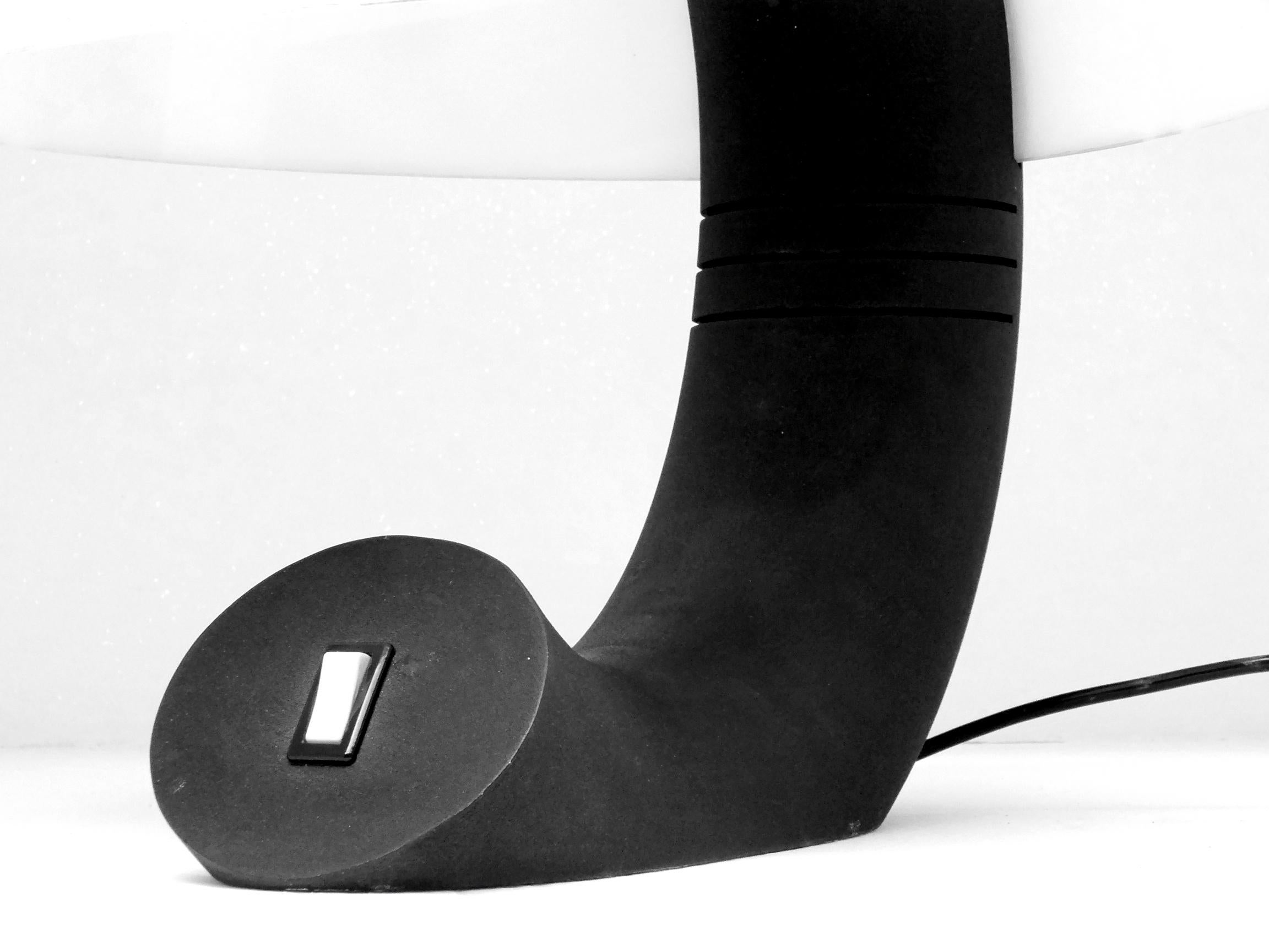 Design Bosi E. dans les années 70 par Martini F. Ili di Concordia, élégante lampe de table en vente 3