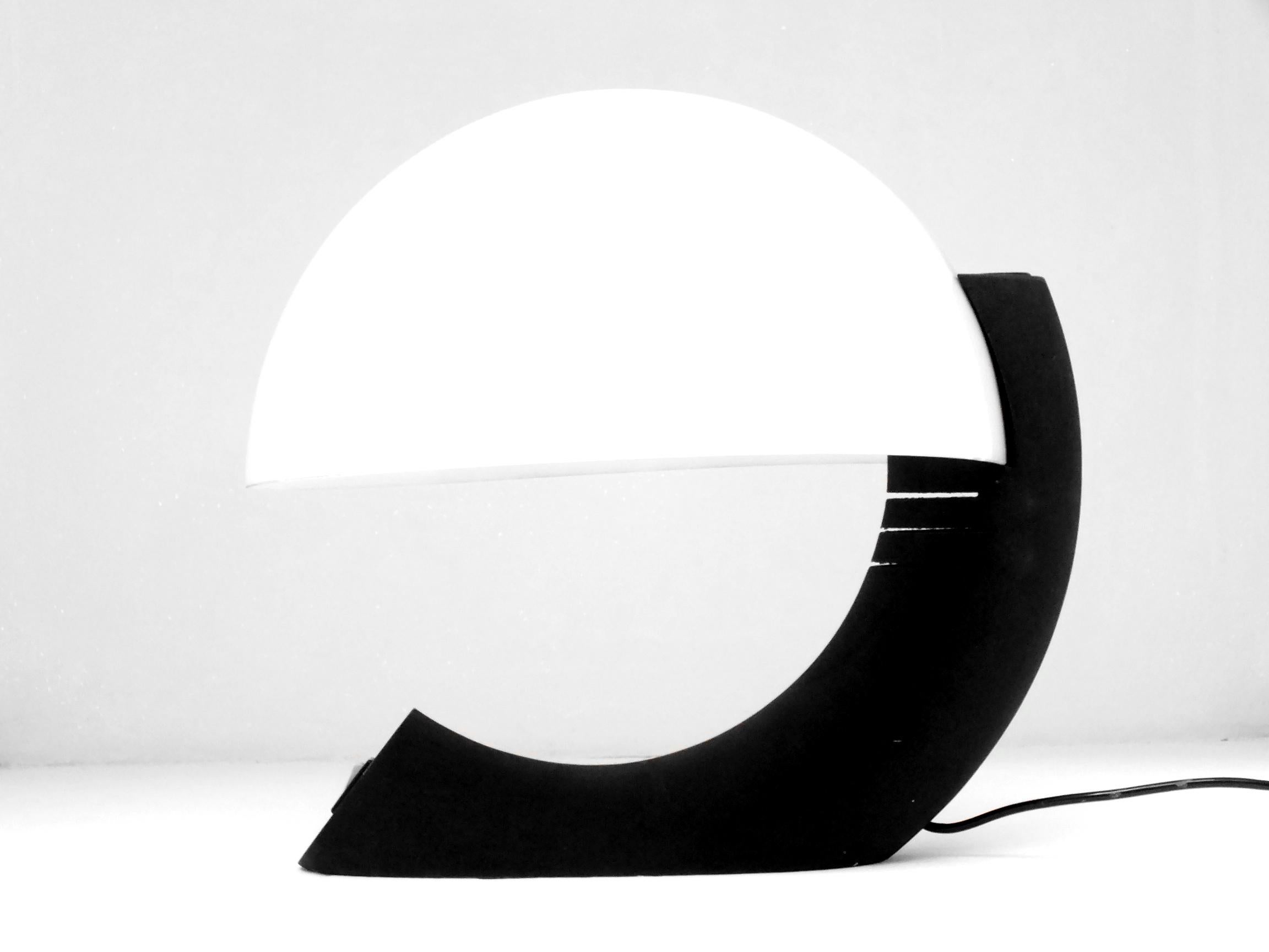 Ère spatiale Design Bosi E. dans les années 70 par Martini F. Ili di Concordia, élégante lampe de table en vente