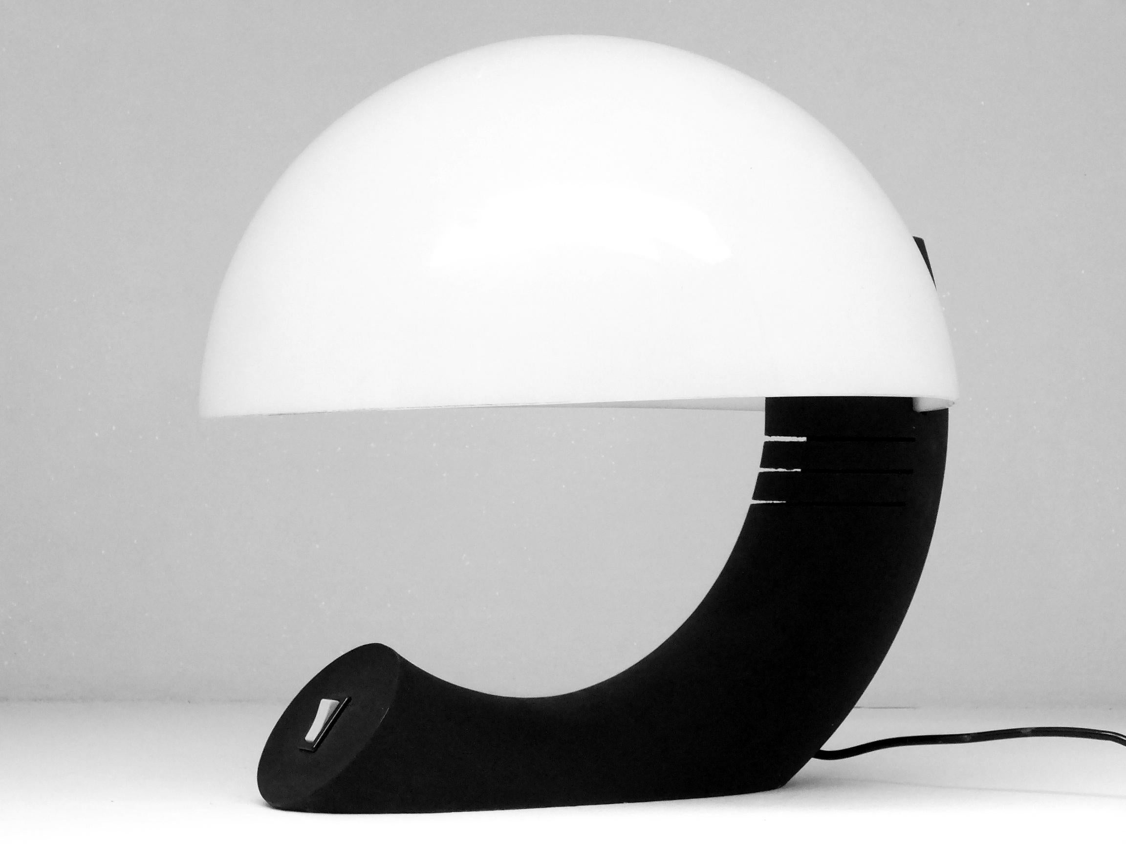 Design Bosi E. dans les années 70 par Martini F. Ili di Concordia, élégante lampe de table en vente 1