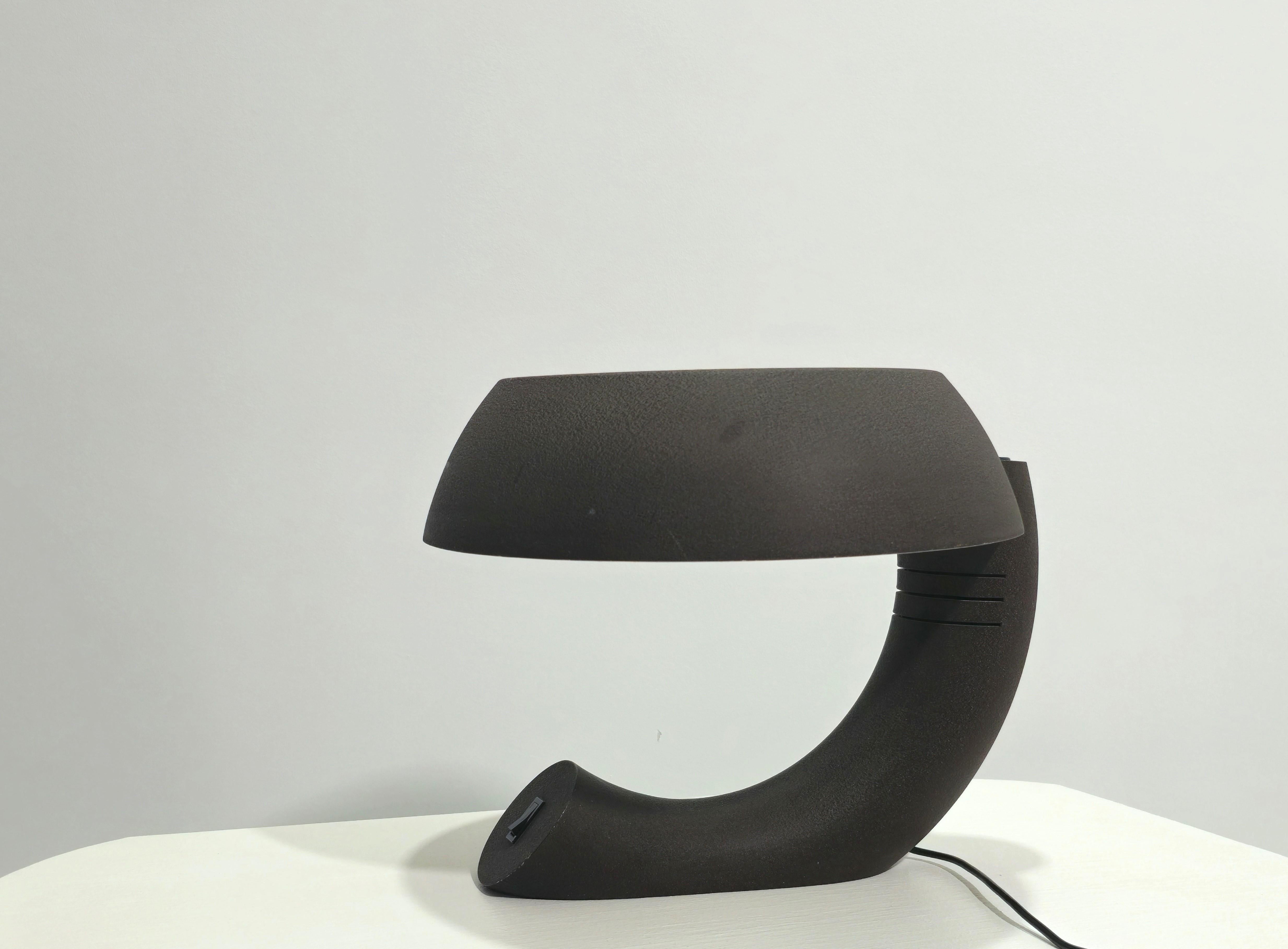 Bosi E. Italy 70s by Martini F. Ili Table Lamp in Crackled Aluminum Mid-Century In Good Condition For Sale In Palermo, IT