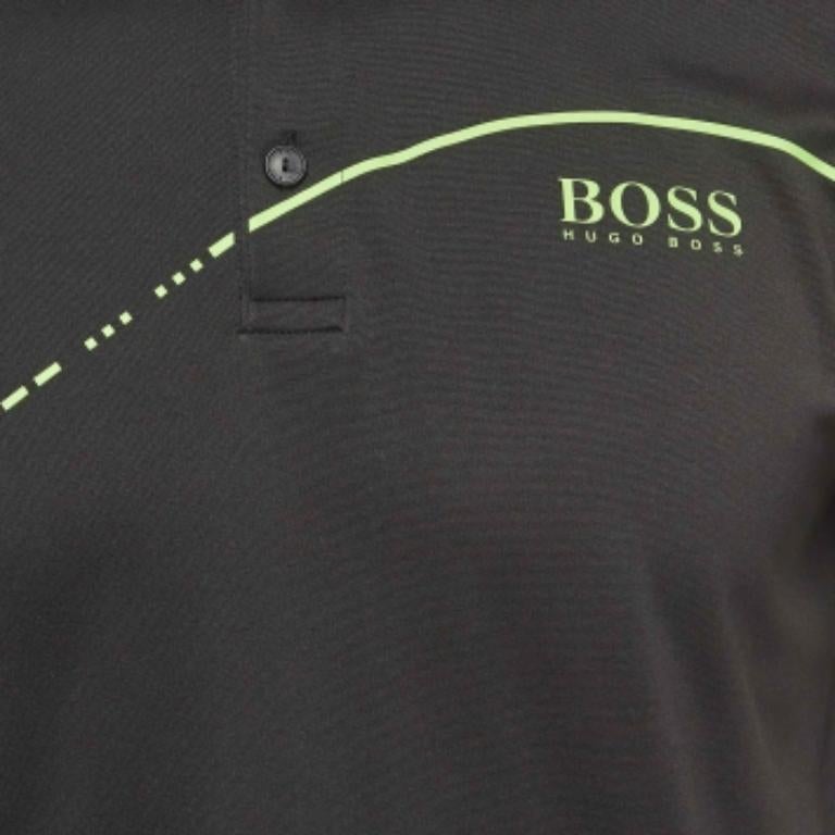 Combinaison parfaite de confort, de luxe et de style, ce t-shirt de créateur est une pièce incontournable ! Confectionnée à partir de matériaux de qualité, cette création s'associera à un pantalon en jean et à des baskets pour un look cool.