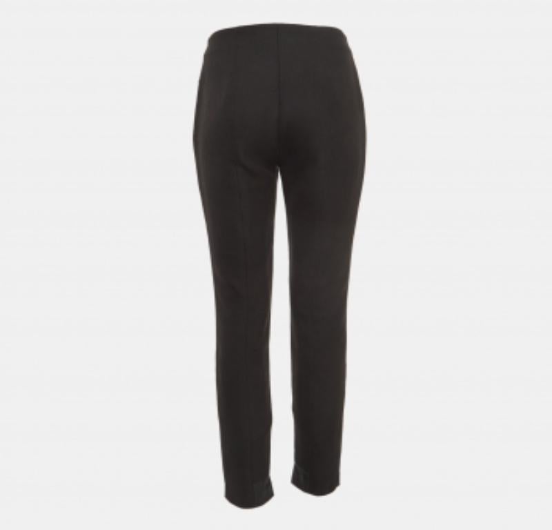 Valorizza il tuo abbigliamento formale con questo paio di pantaloni Boss By Hugo Boss. Progettati con una silhouette e una vestibilità superba, questo paio di pantaloni ti renderà sicuramente elegante.