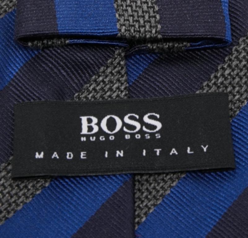 Boss By Hugo Boss Blaue diagonal gestreifte schmale Krawatte aus Seide und Wolle im Zustand „Hervorragend“ im Angebot in Dubai, Al Qouz 2
