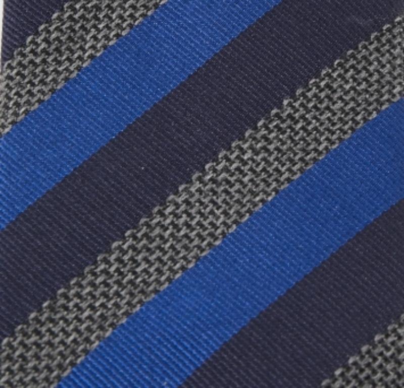 Boss By Hugo Boss Blaue diagonal gestreifte schmale Krawatte aus Seide und Wolle Herren im Angebot