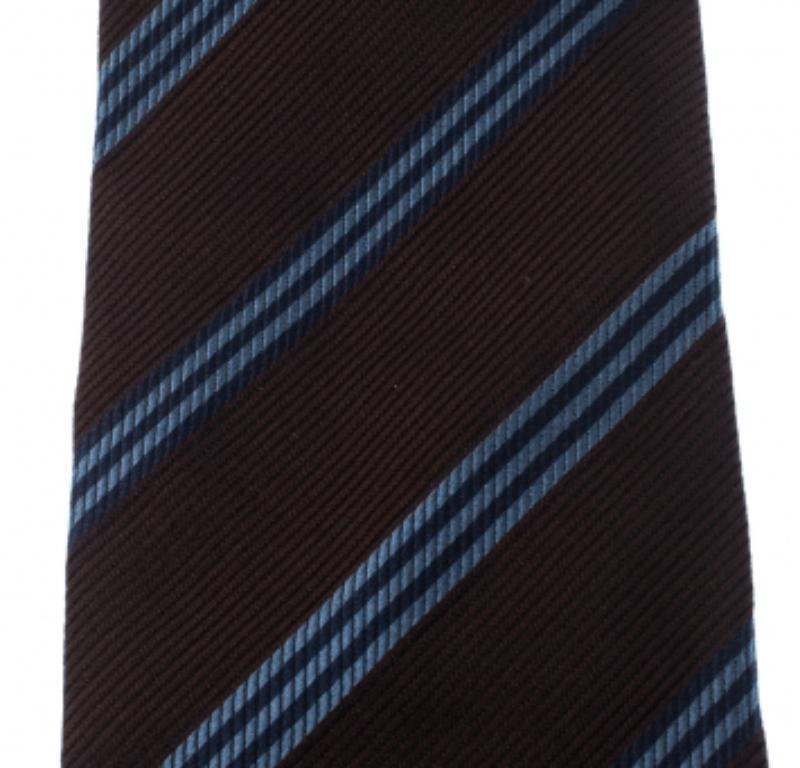Boss By Hugo Boss Cravate traditionnelle en jacquard de soie à rayures diagonales marron et bleu Bon état - En vente à Dubai, Al Qouz 2