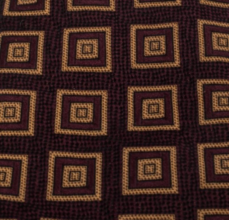Boss By Hugo Boss Burgundy Square Patterned Silk Jacquard Traditional Tie In Good Condition For Sale In Dubai, Al Qouz 2
