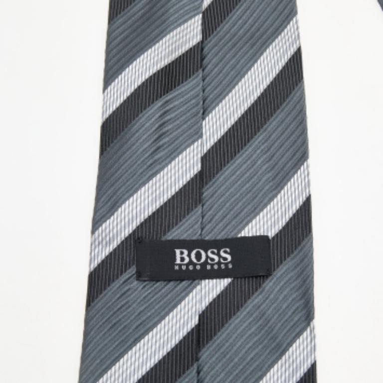 This Boss By Hugo Boss tie is a perfect formal accessory that has a sharp and modern appeal. Made from luxurious materials, it features intricate patterns, and the brand label neatly stitched at the back. It is sure to add oodles of style to your